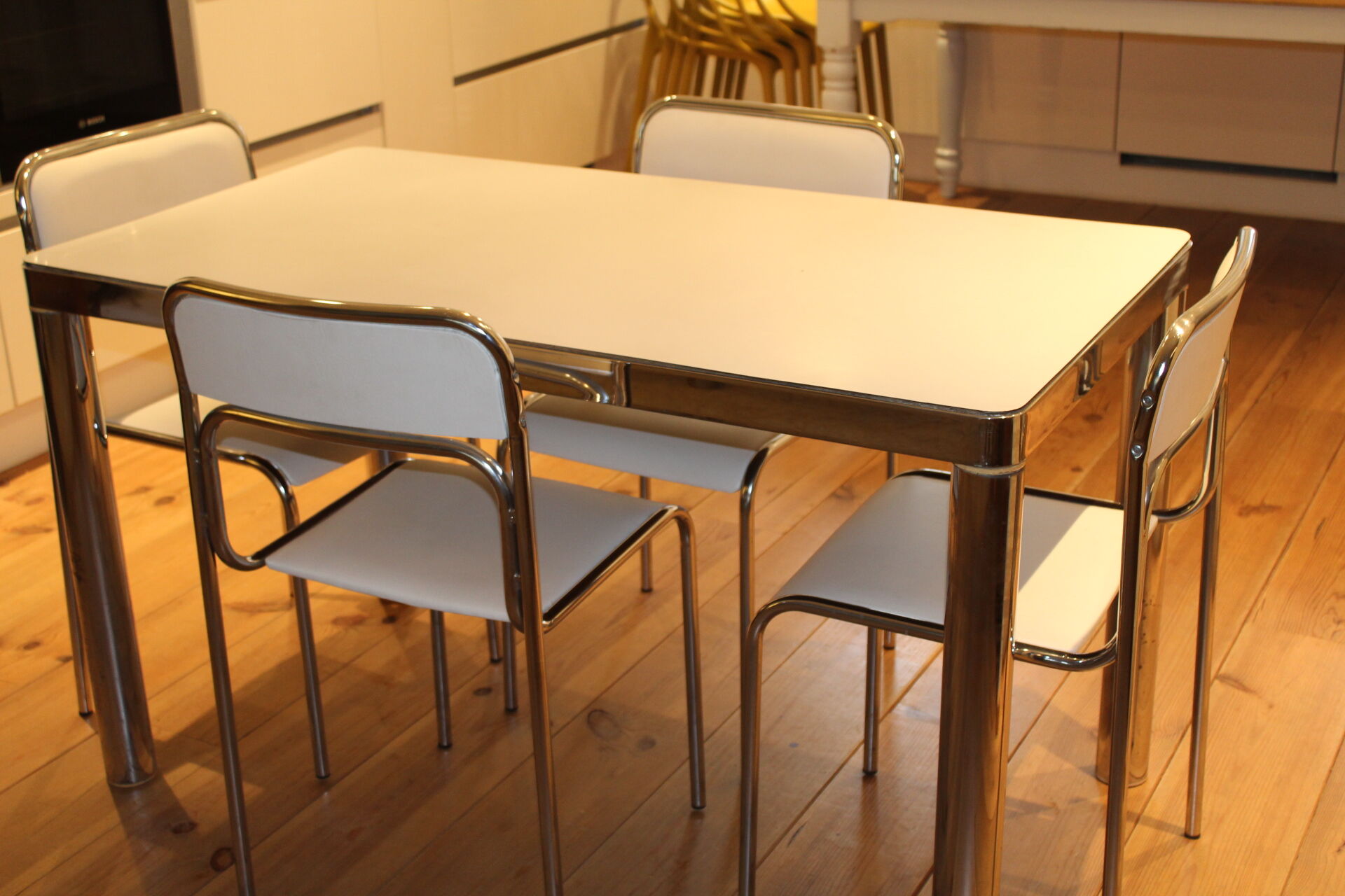 Table from the 70's formica in white and stainless steel