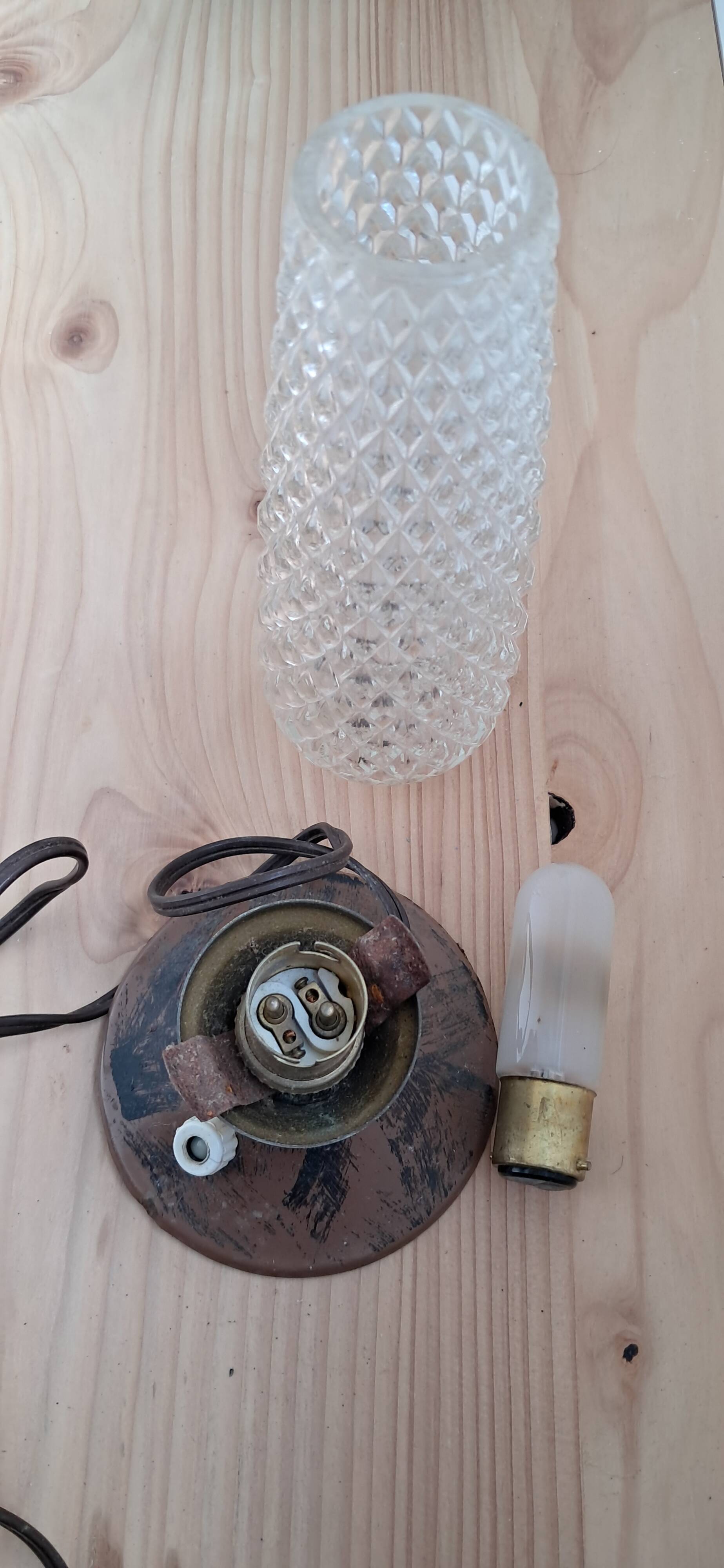 Lampe en verre texturé et métal. Année 60-70