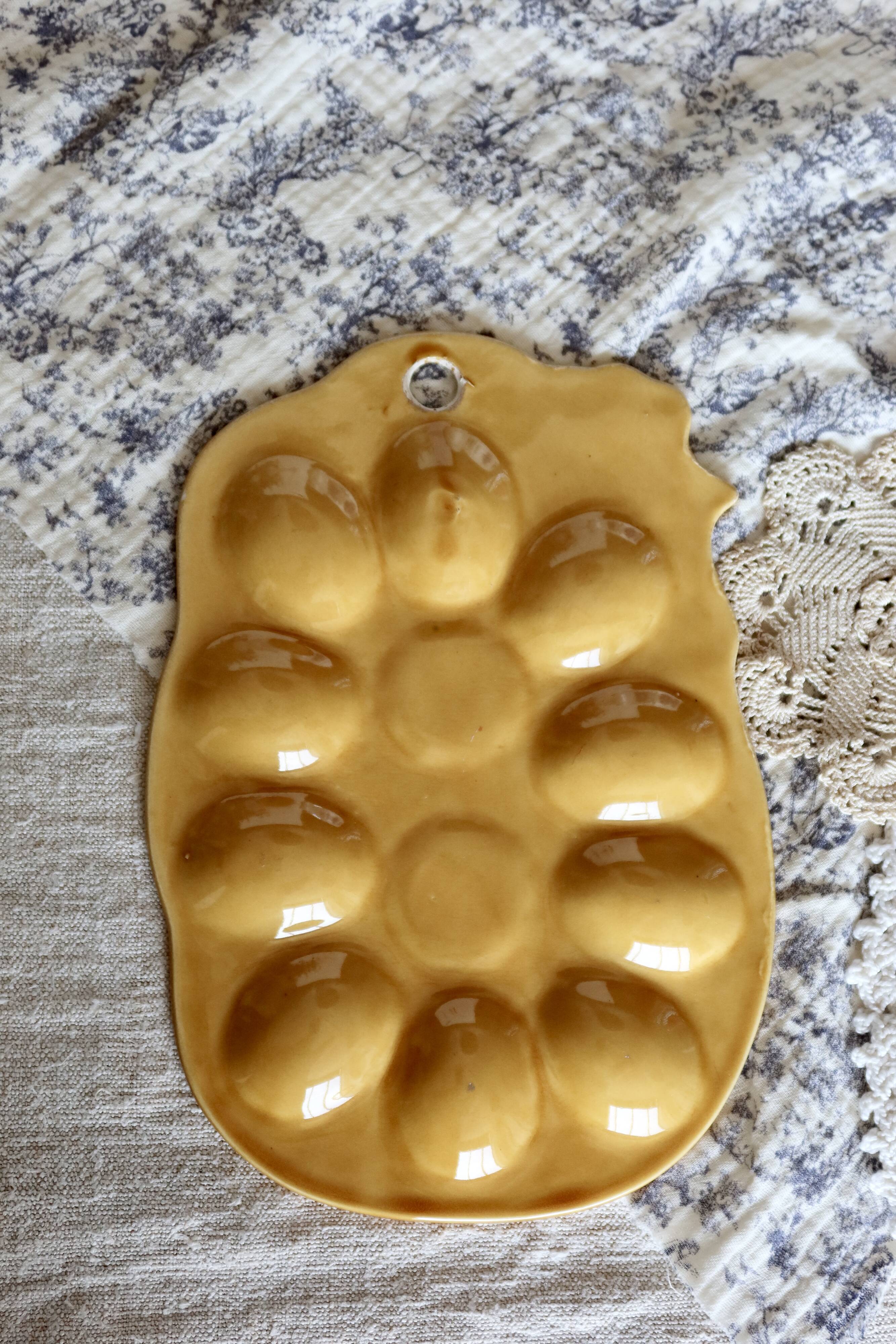 Vintage earthenware egg holder - Hen shape