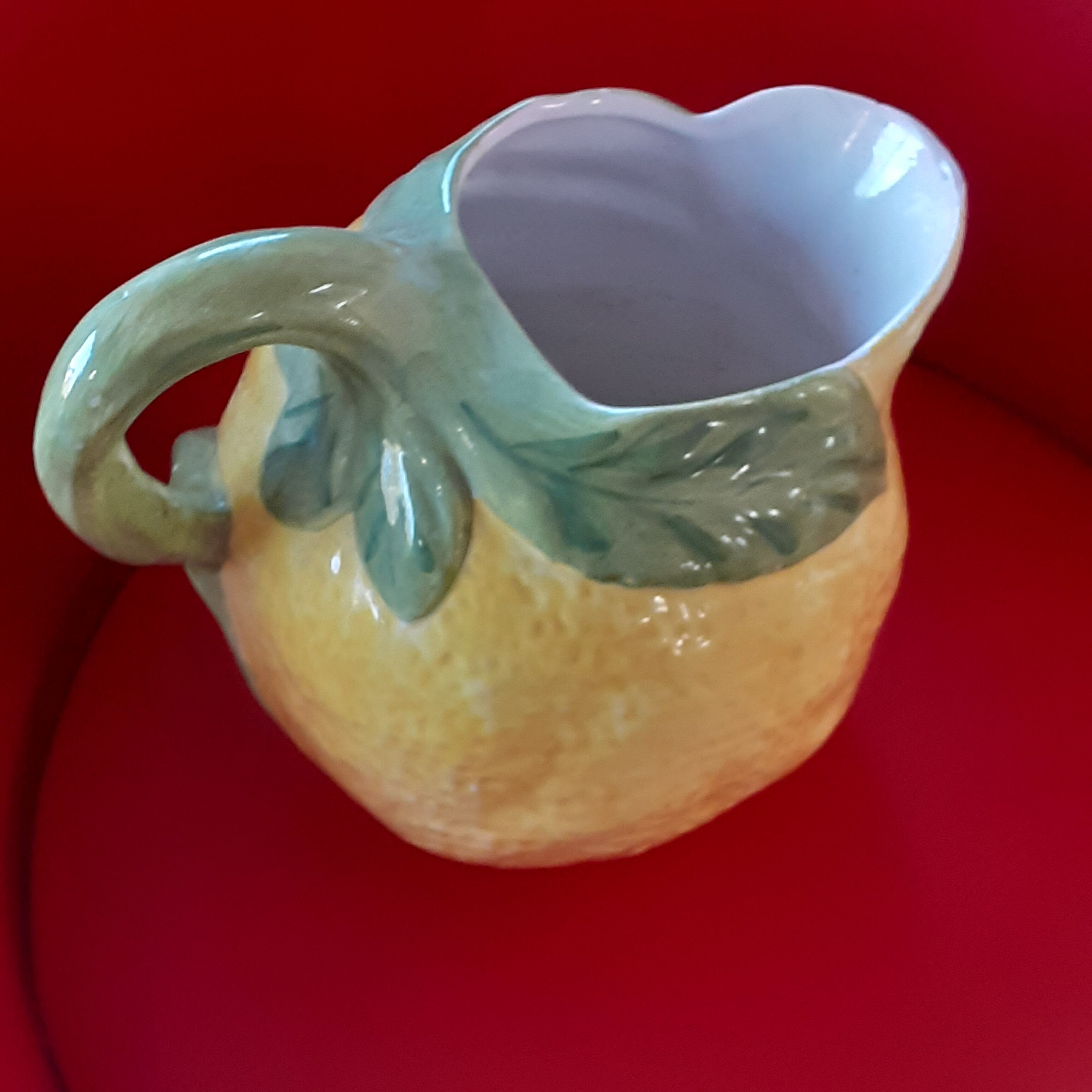 Pitcher in the shape of a lemon