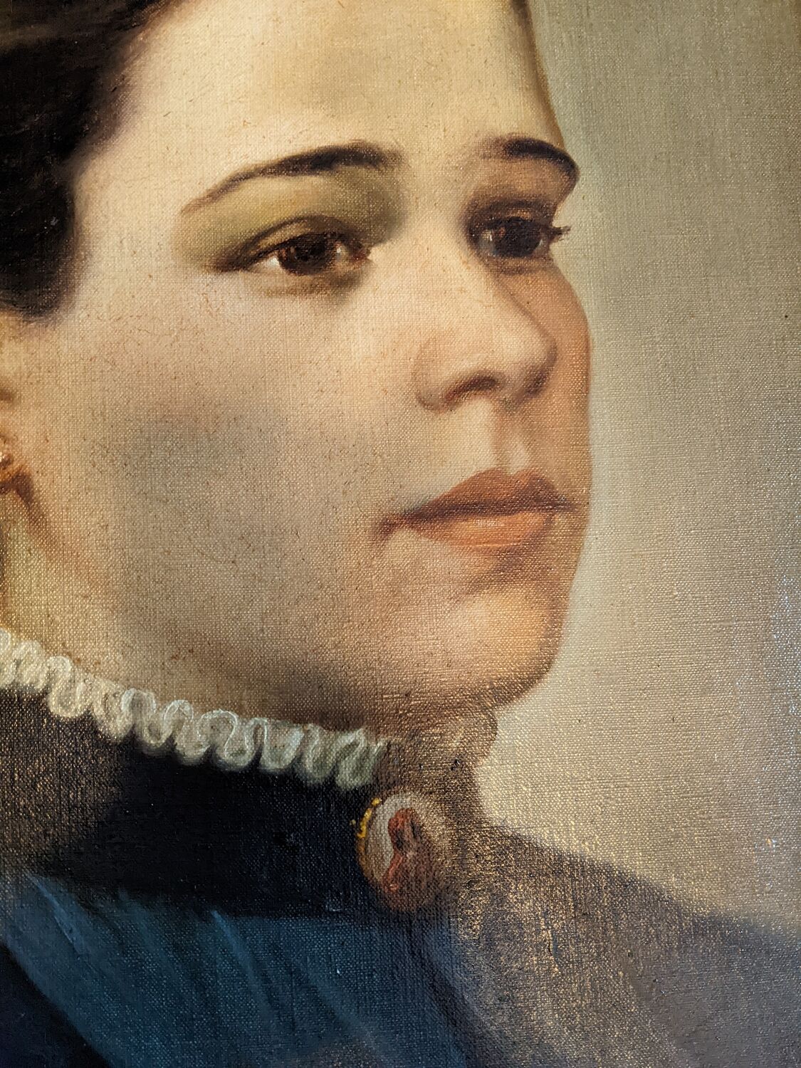 Oil on canvas portrait in an antique gilded wooden frame.