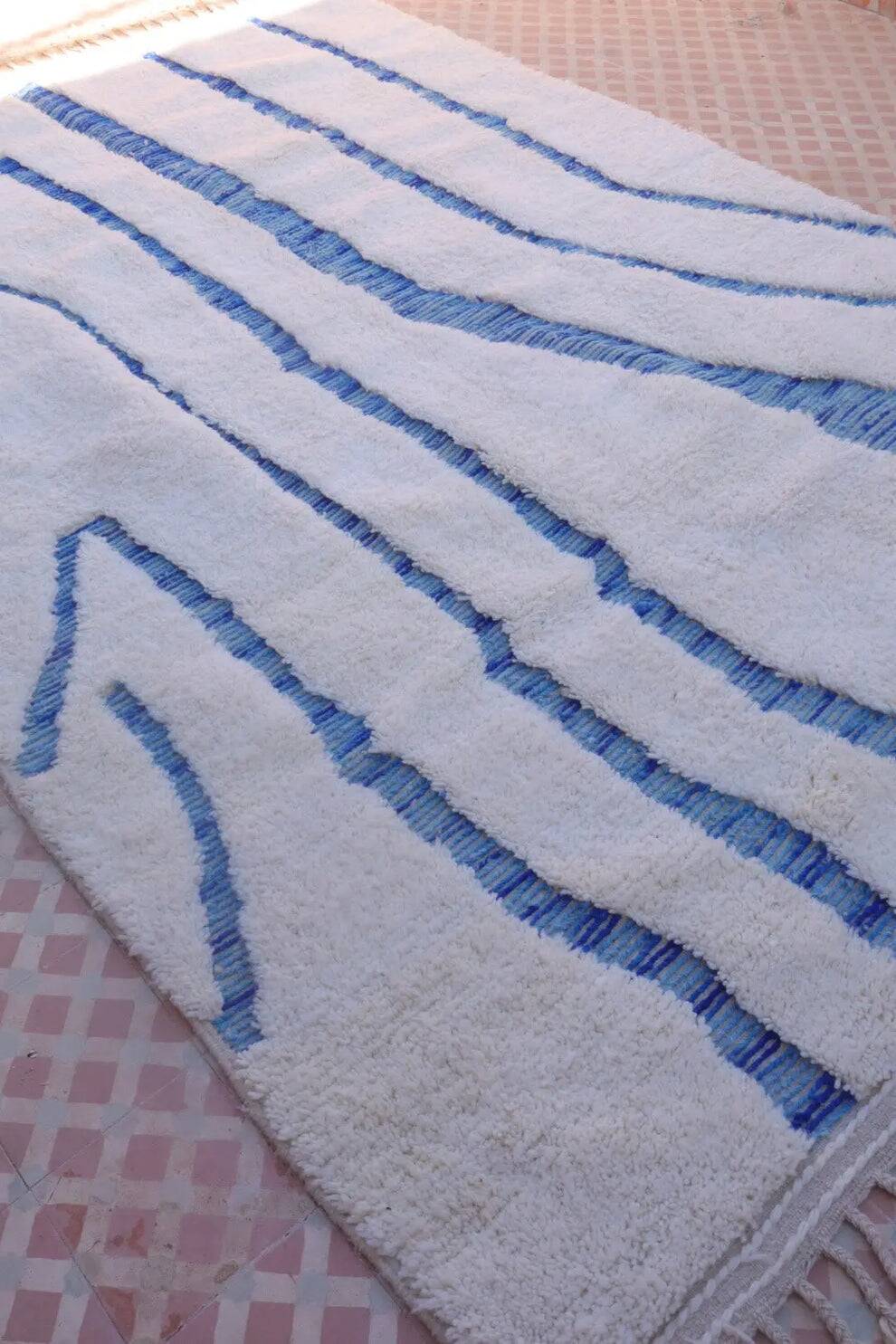 Azilal rug Traditional handwoven size 150 x 250 cm