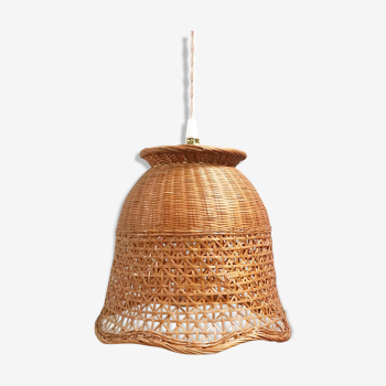 Wicker lampshade walker