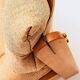 Fauteuil bas en bois de pin en tissu bronze