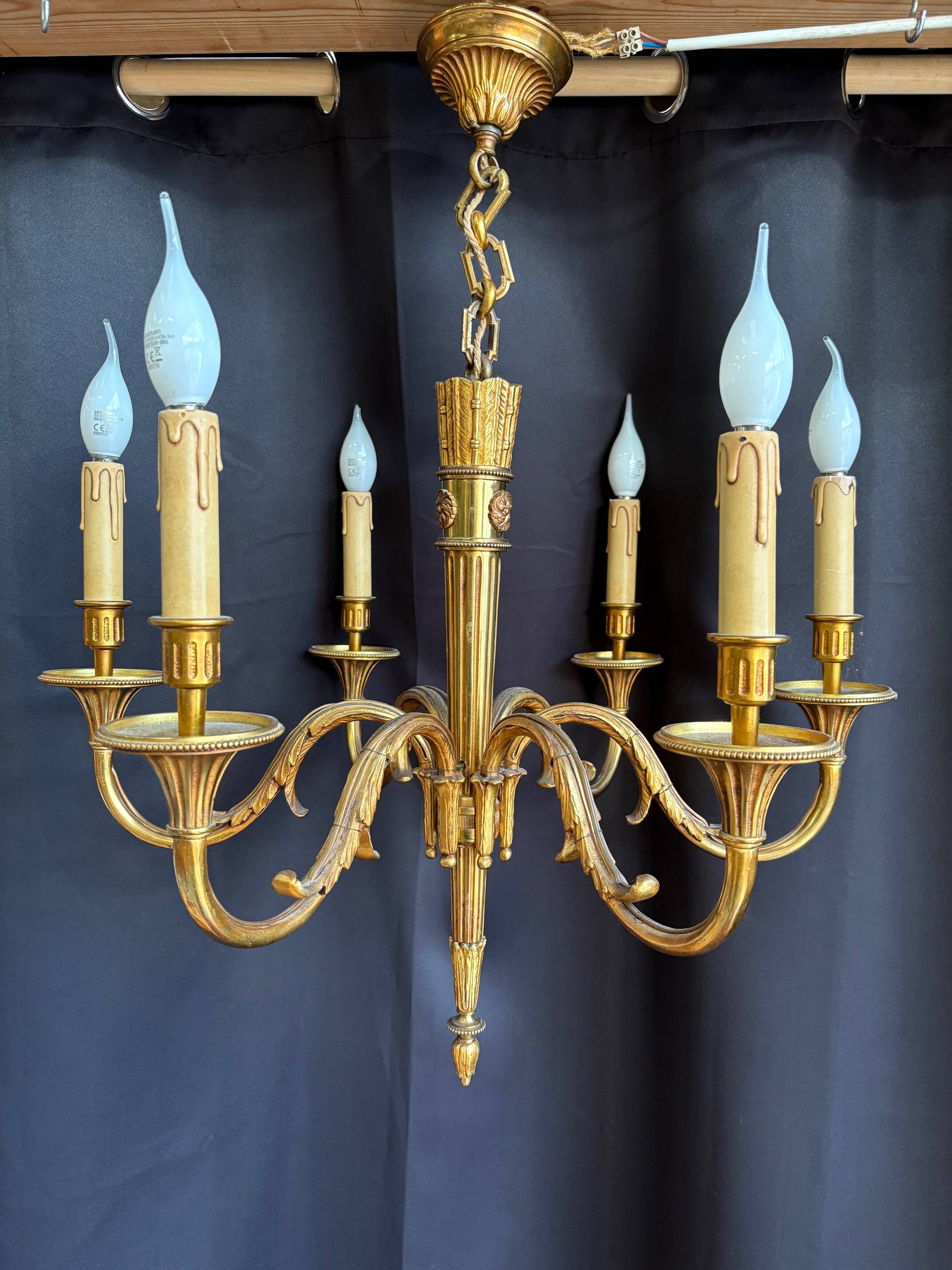 Louis XIV chandelier in gilded bronze – 6 light arms