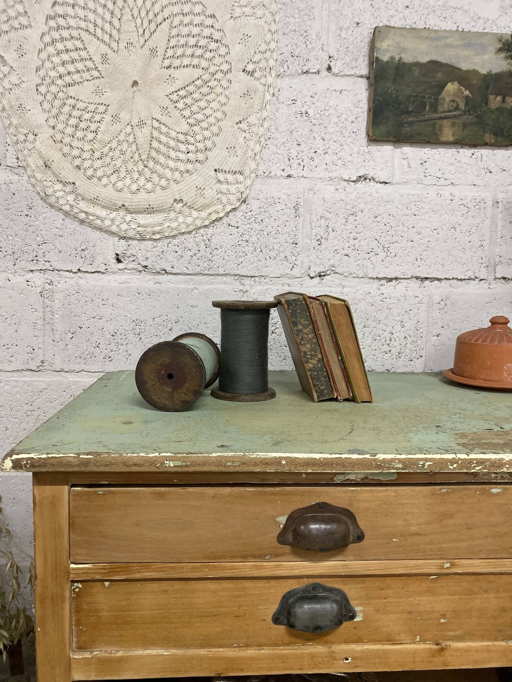 Buffet, meuble de métier à portes coulissantes