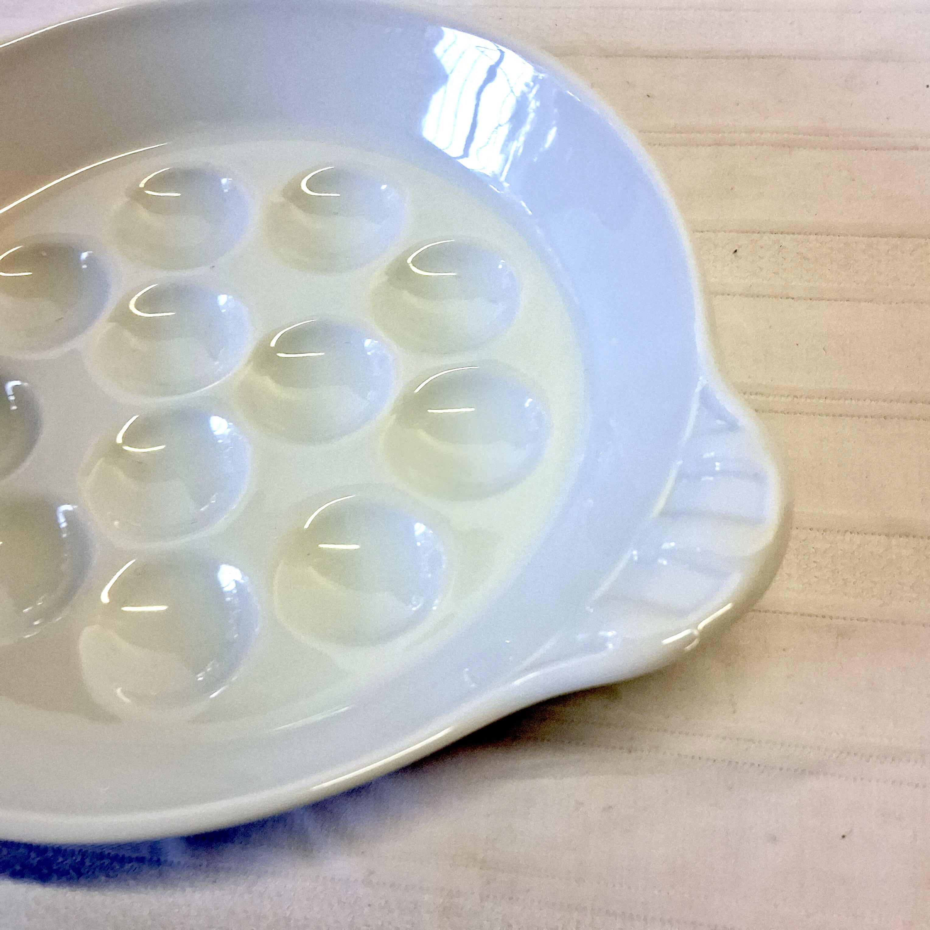 White Reussy porcelain snail dish in very good condition.