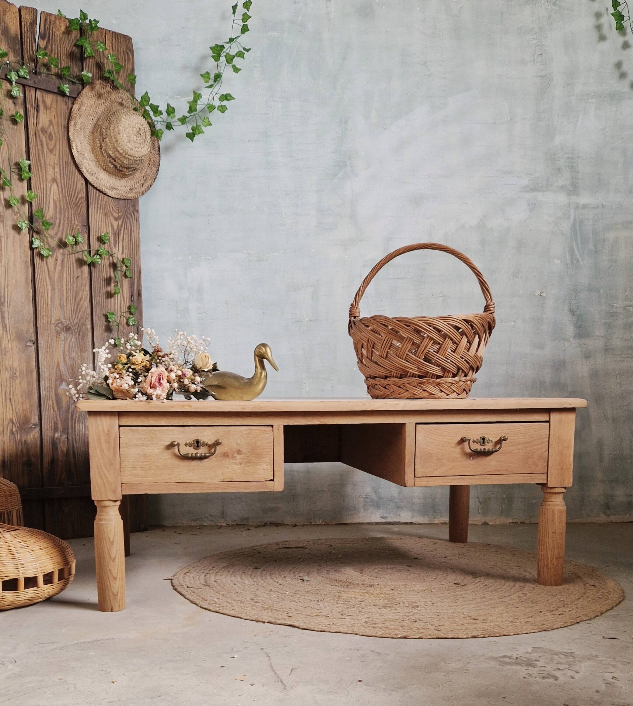 Beautiful oak coffee table