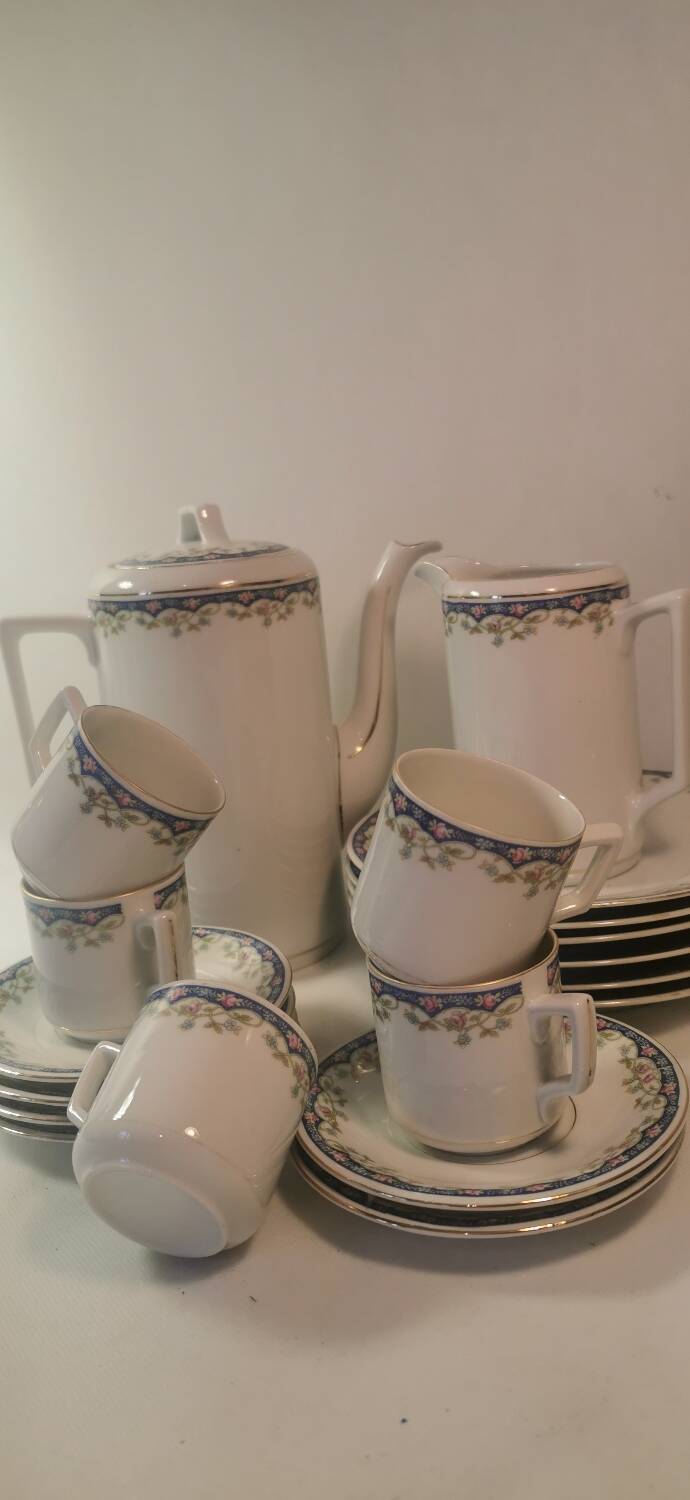 Very beautiful Limoges Porcelain Tea or COFFEE Service 18 pieces