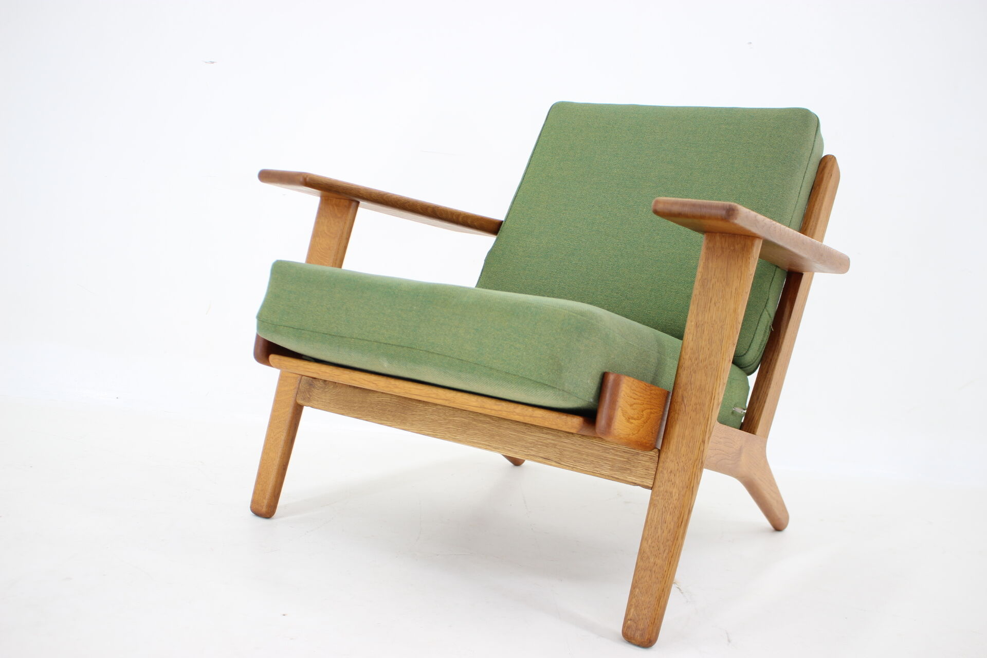 GE290 oak chair by Hans J Wegner for Getama Denmark