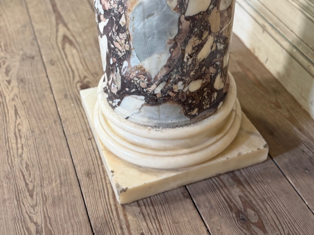 Column in purple and white breccia marble from Carrara, 19th century