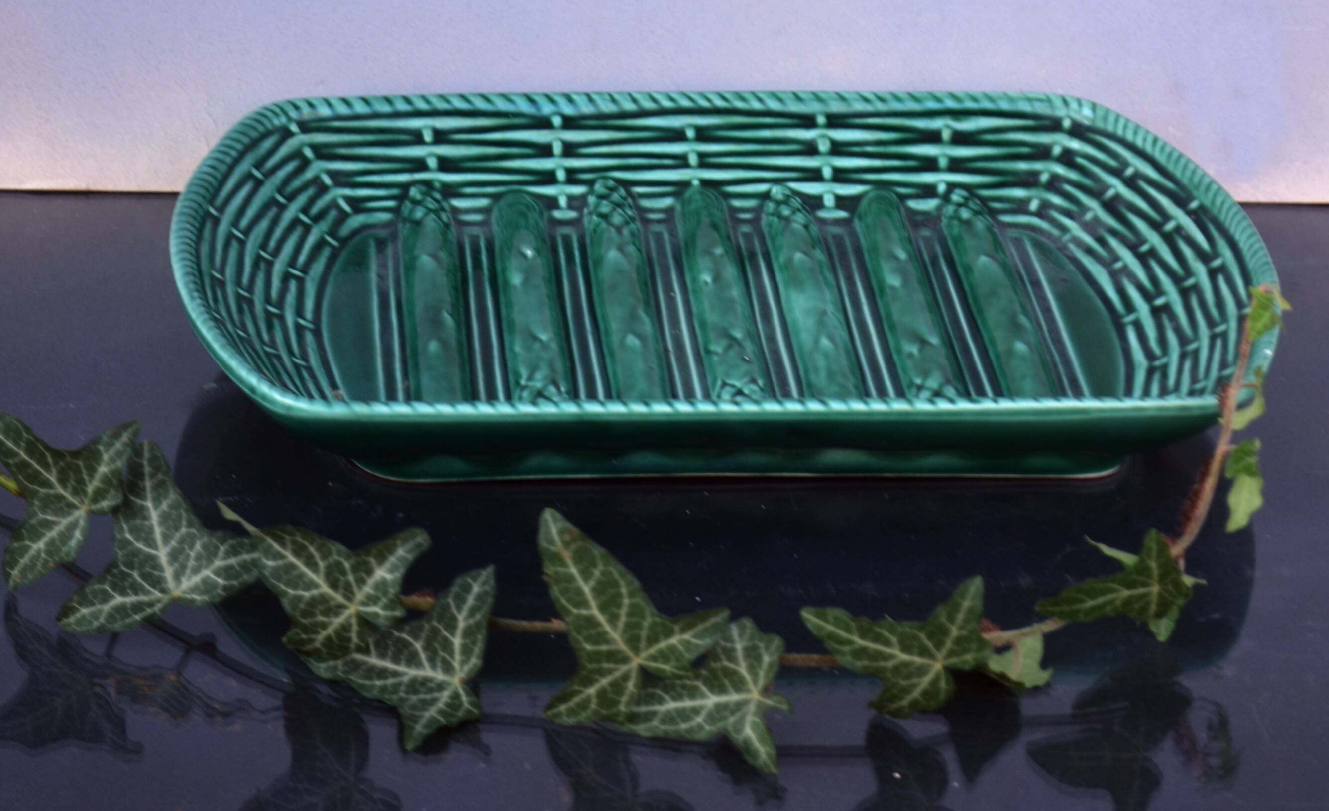 Large Dish Faience Plate circa 1900 Asparagus Majolica France