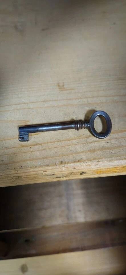 Antique Biedermeier style walnut wardrobe – Gendarme hat pediment