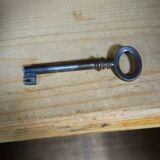 Antique Biedermeier style walnut wardrobe – Gendarme hat pediment