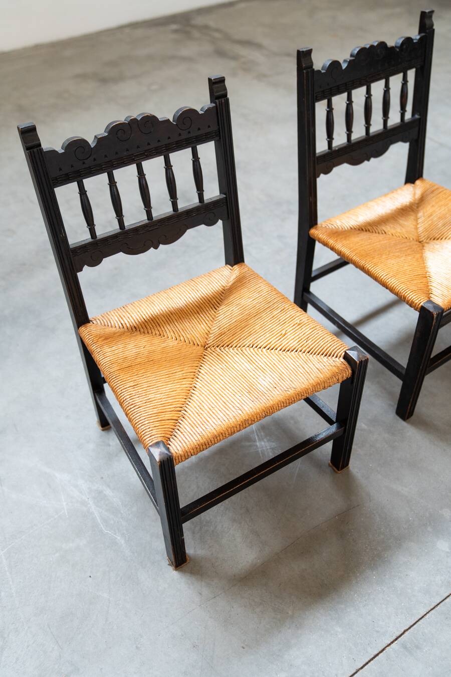 2 low bedroom chairs in hand-woven rice straw, 1950s/1960s