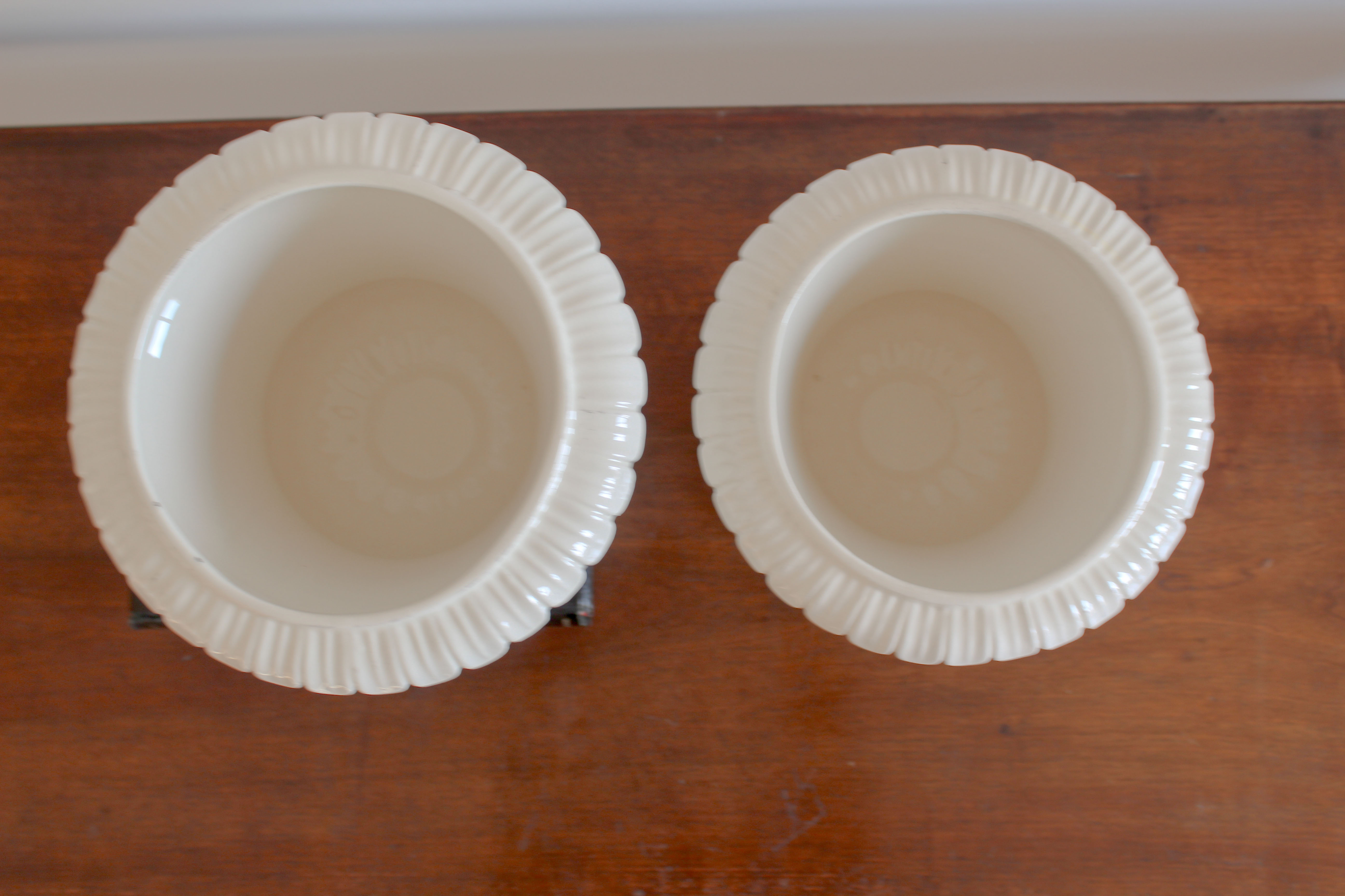 Pair of Capuani Este Vases in white lacquered ceramic, Italy '900