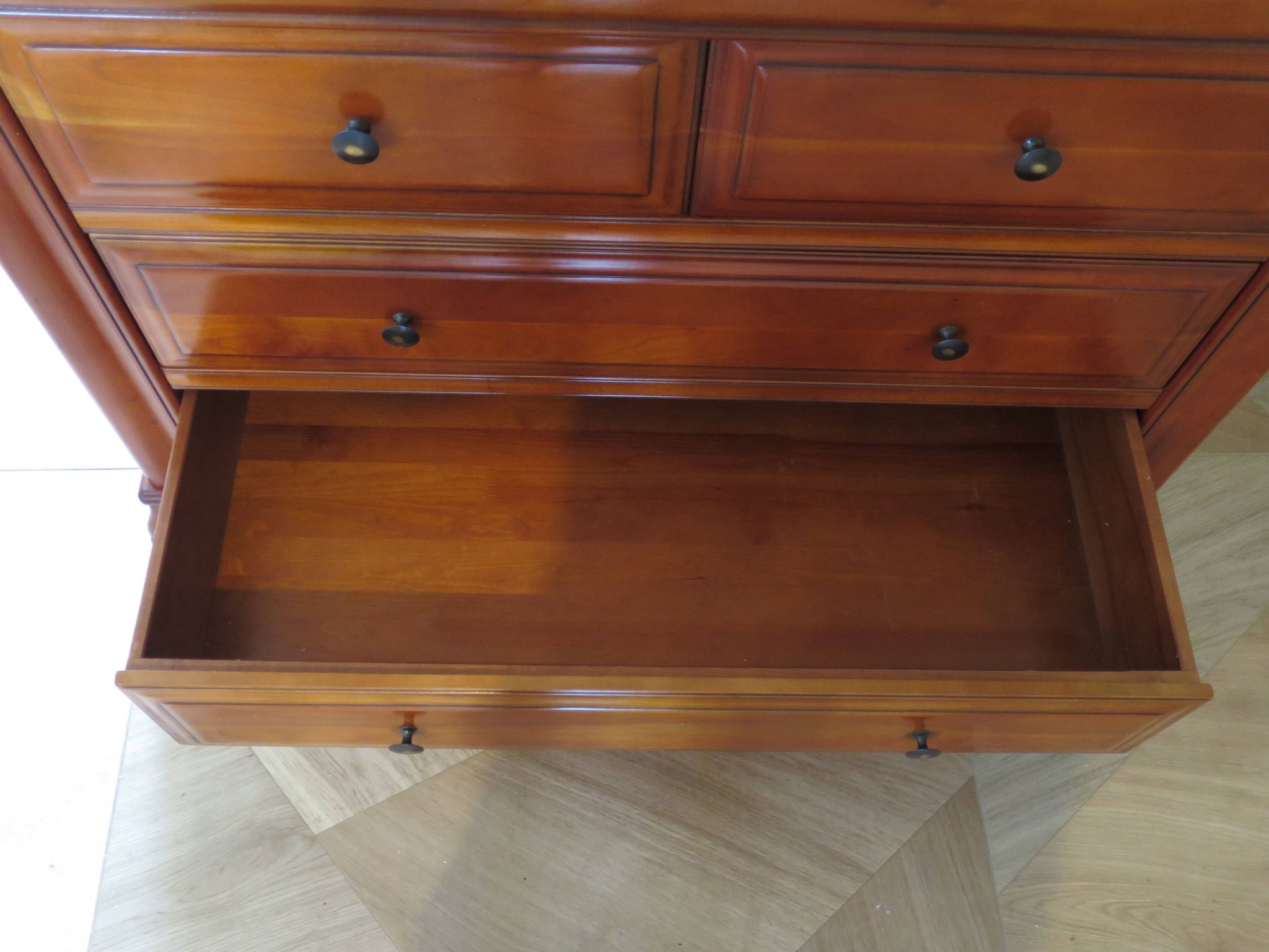 Cherrywood chest of drawers with ogee – 4 drawers – 80s – Louis Philippe style