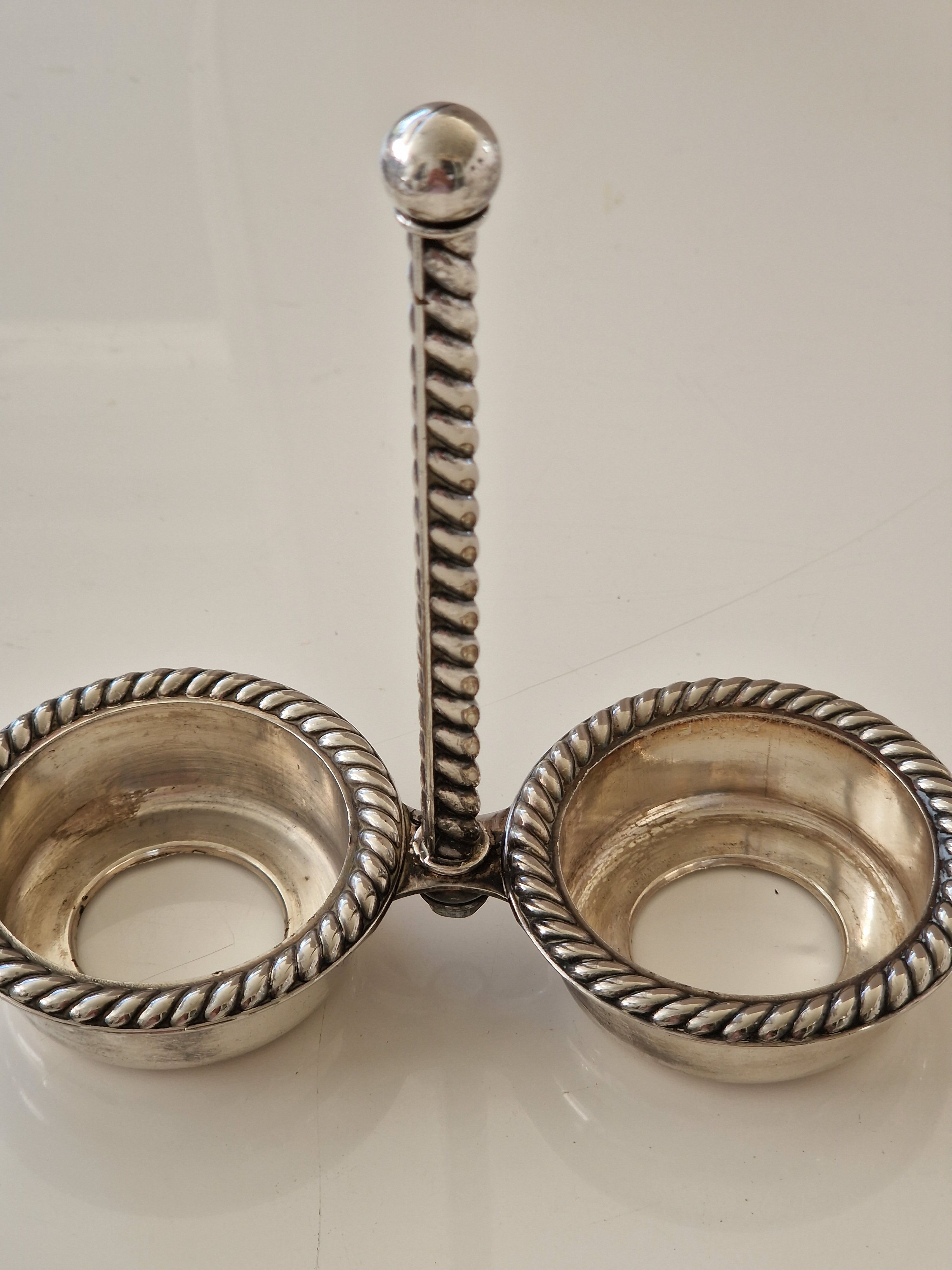 Salerons with support