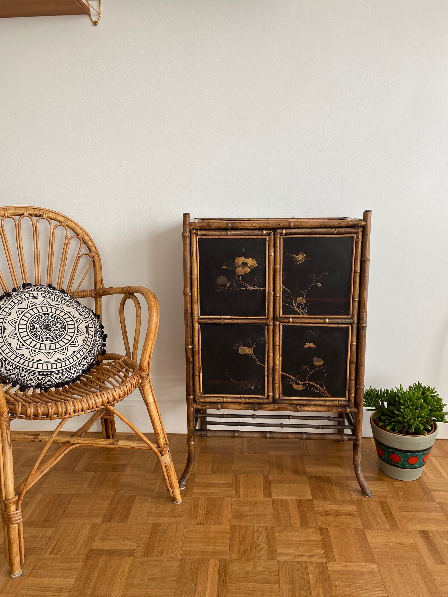 Original Victorian furniture in lacquered bamboo from the 19th century, chinoiserie