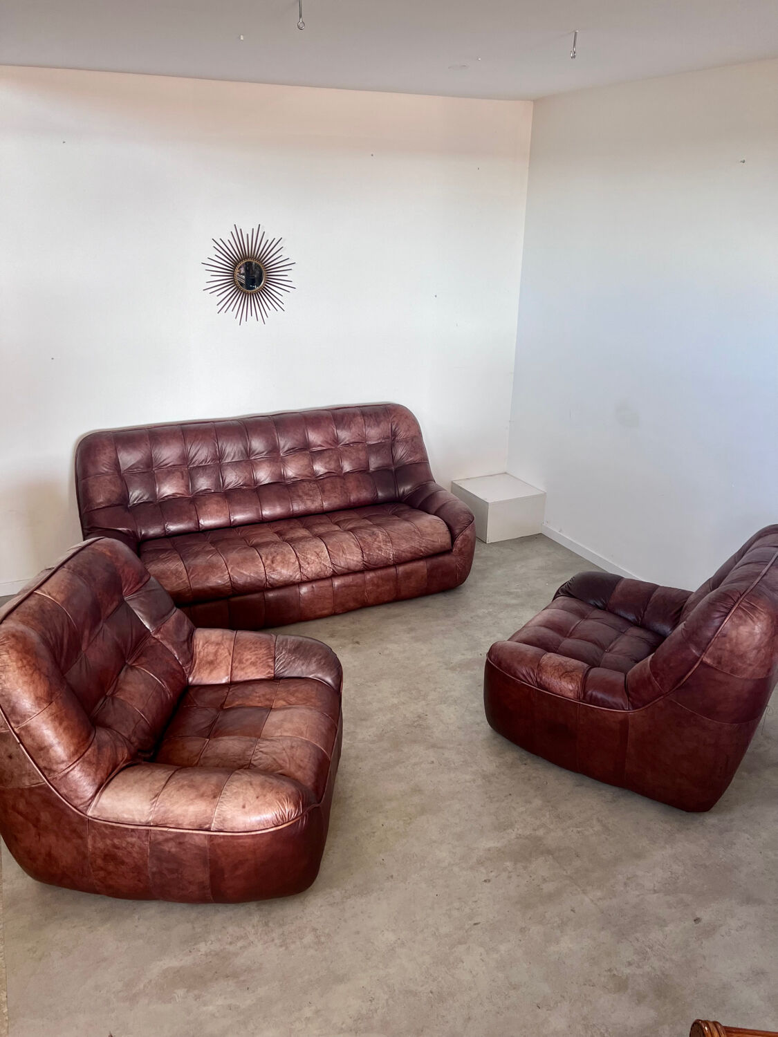 Ensemble canapé et 2 fauteuils vintage en cuir camel patchwork design années 70