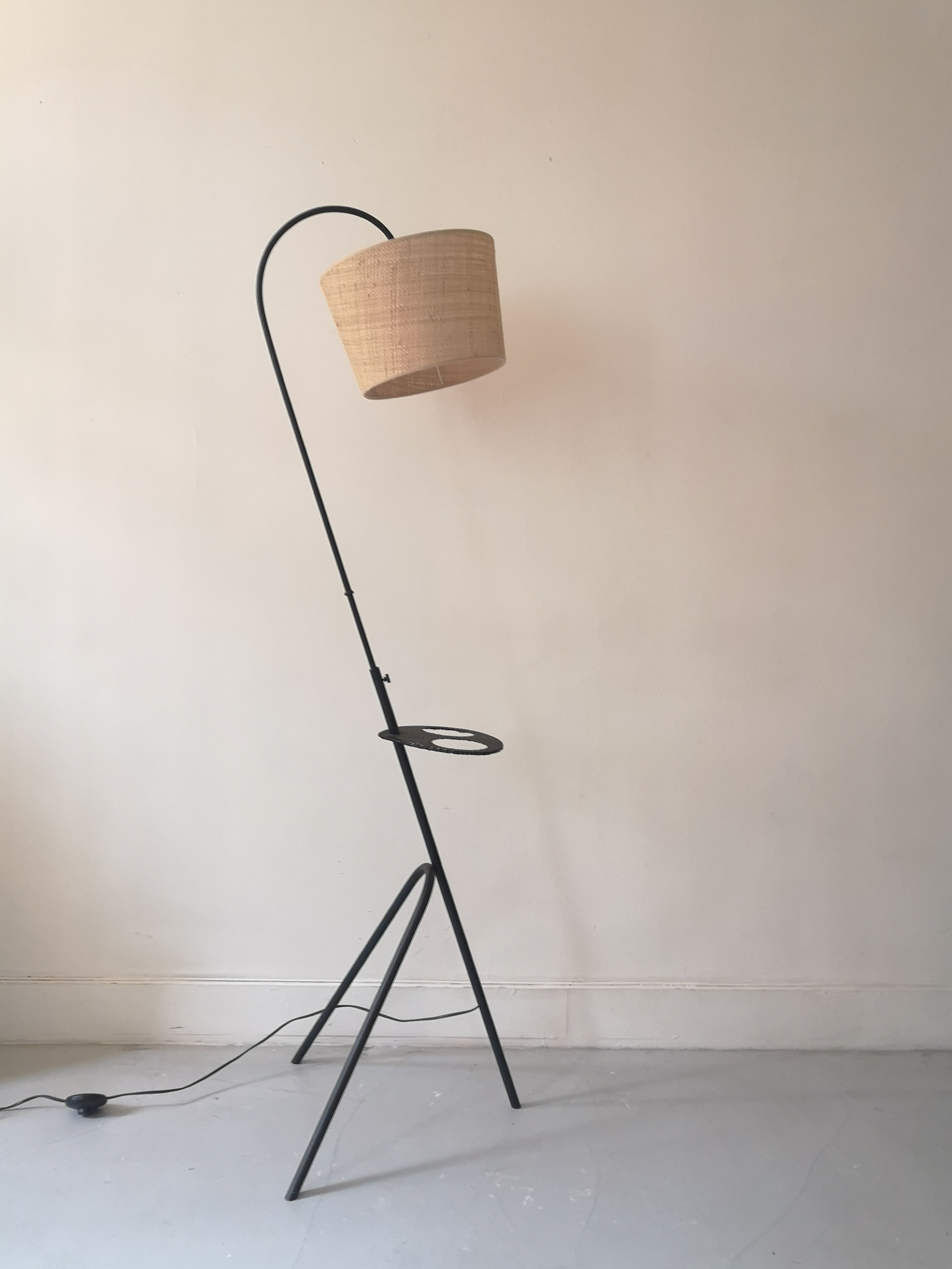 Vintage wire floor lamp/reading lamp in metal and wicker, 1960