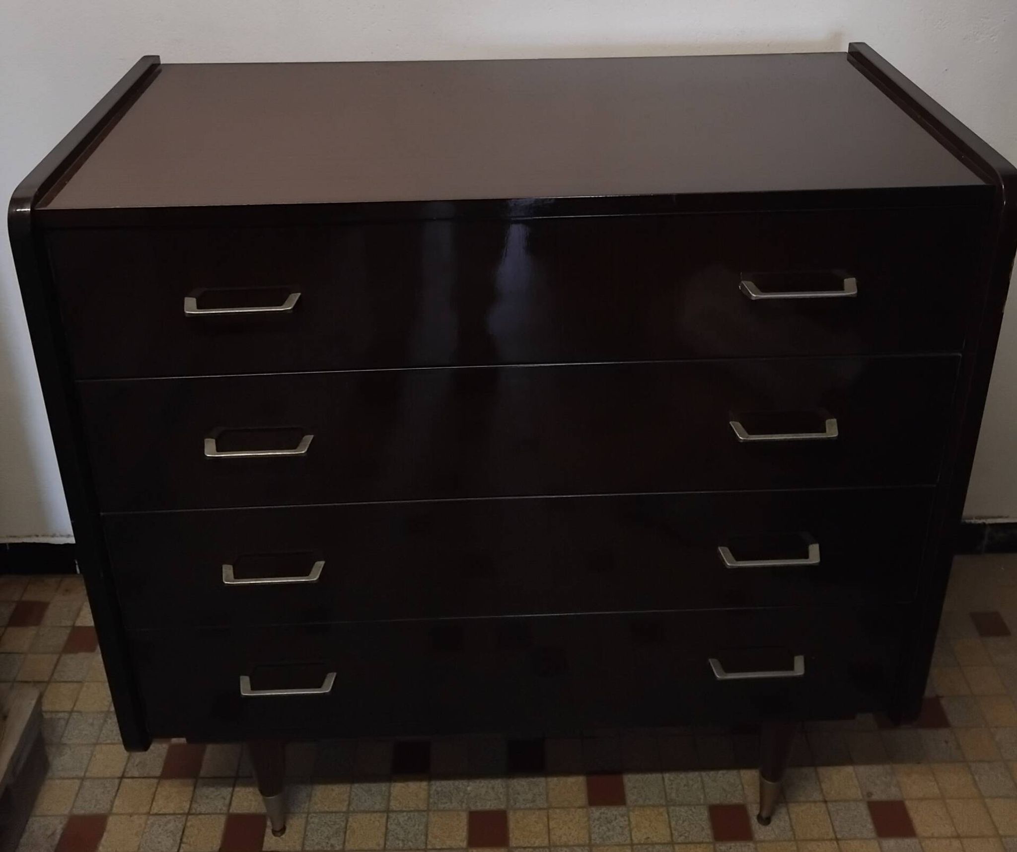 Ancienne commode en bois laqué  vintage