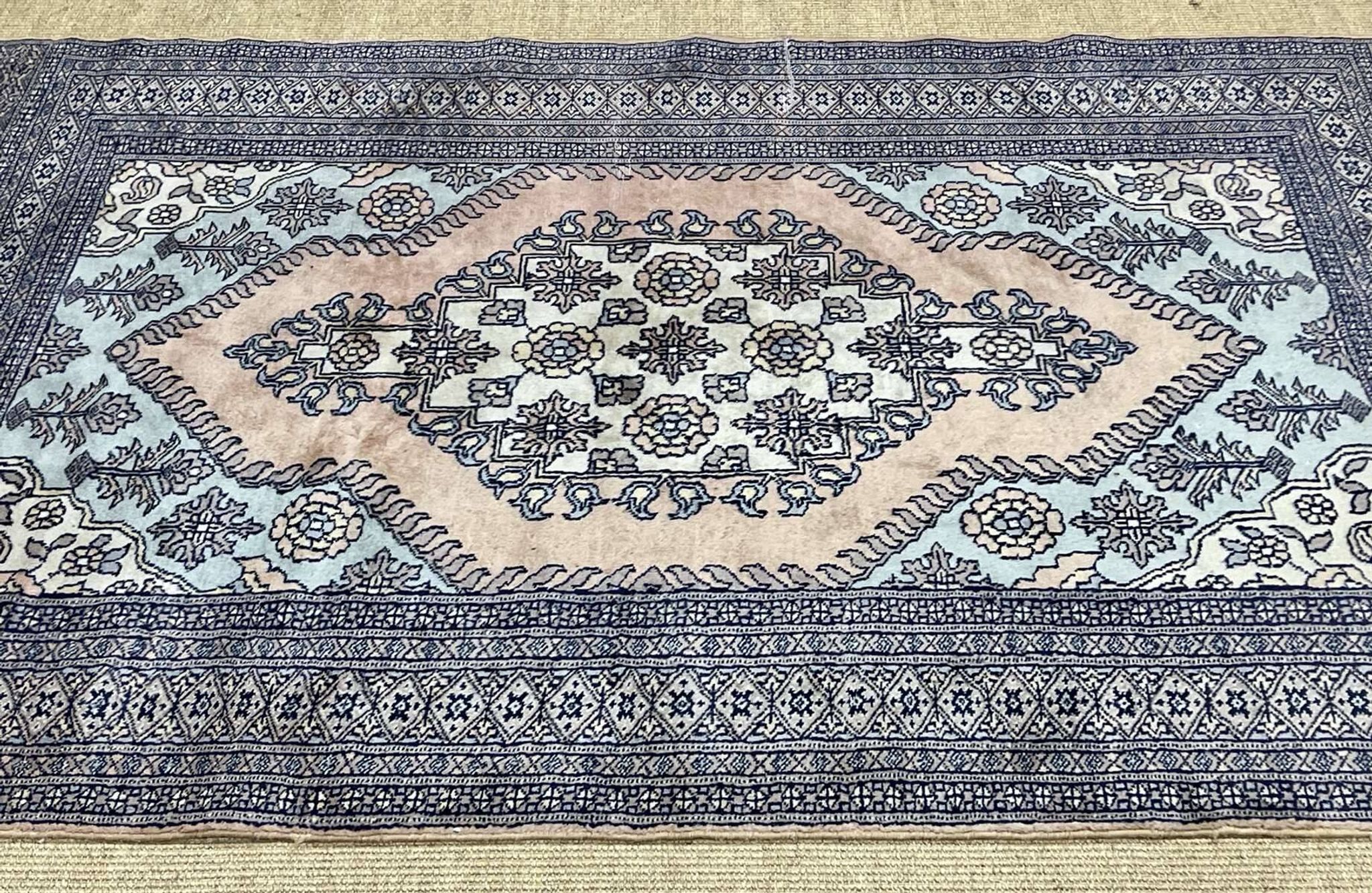 Handmade Pakistani Wool Rug - 2m04 x 1m21
