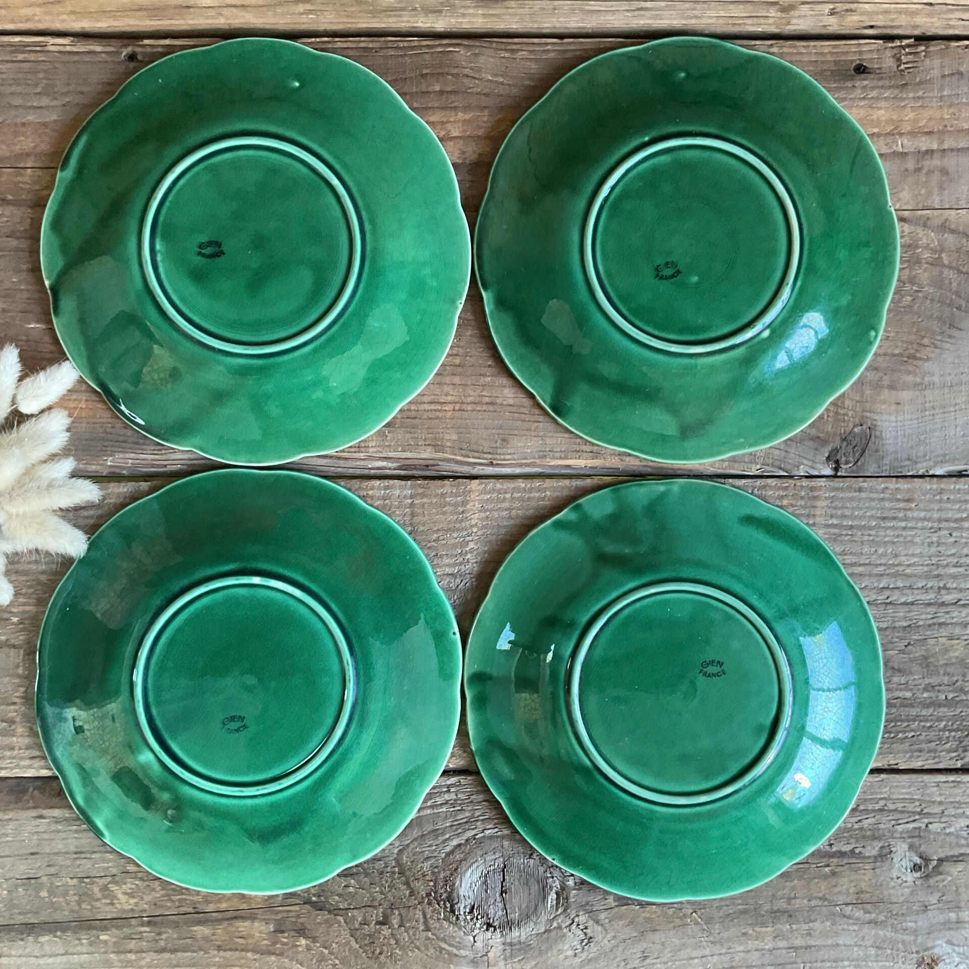 4 assiettes à dessert barbotine Gien vertes 
