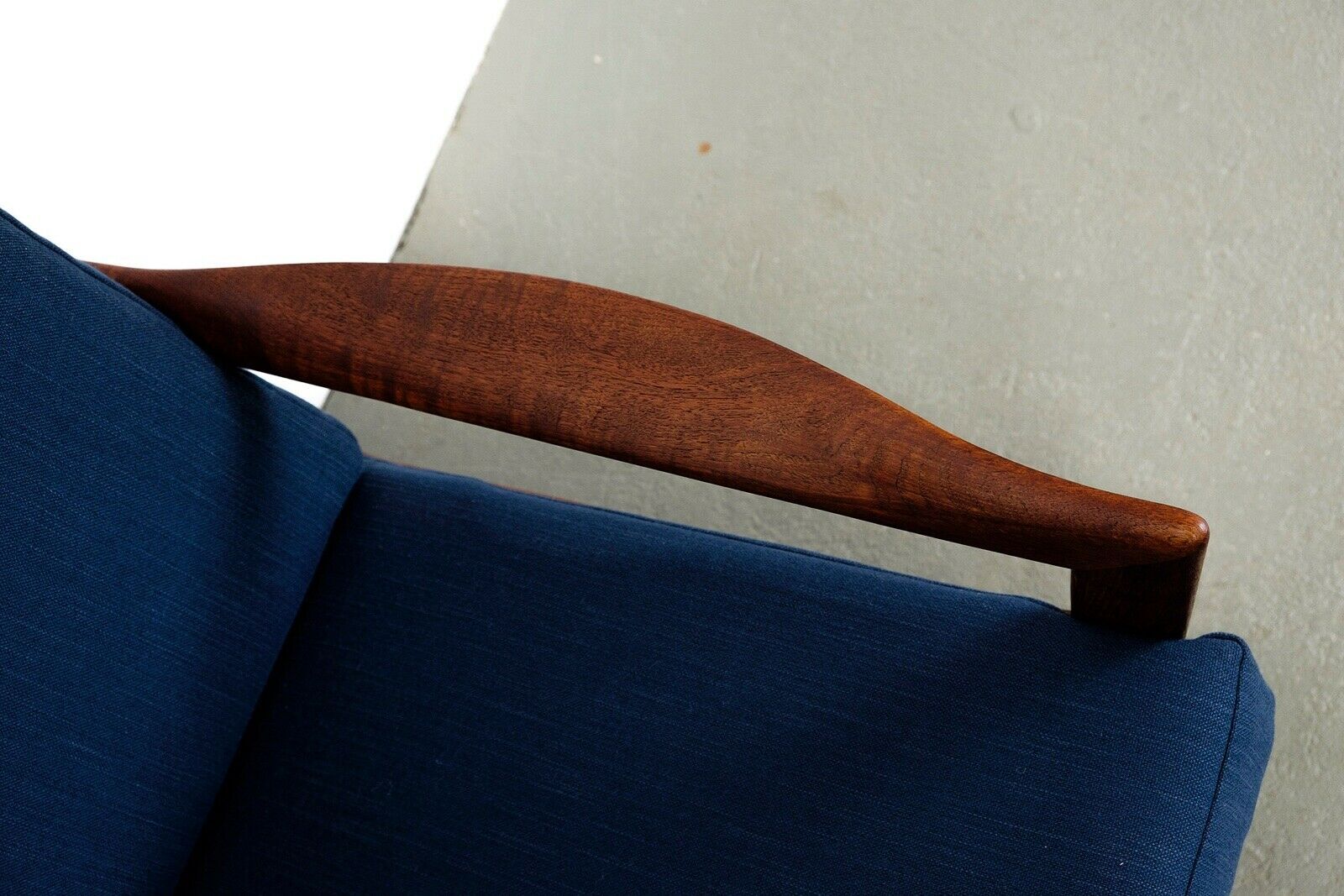 Illum Wikkelsø chair model 20 made by Niels Eilersen