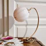 Lampe laiton col de cygne restaurer globe opaline rose