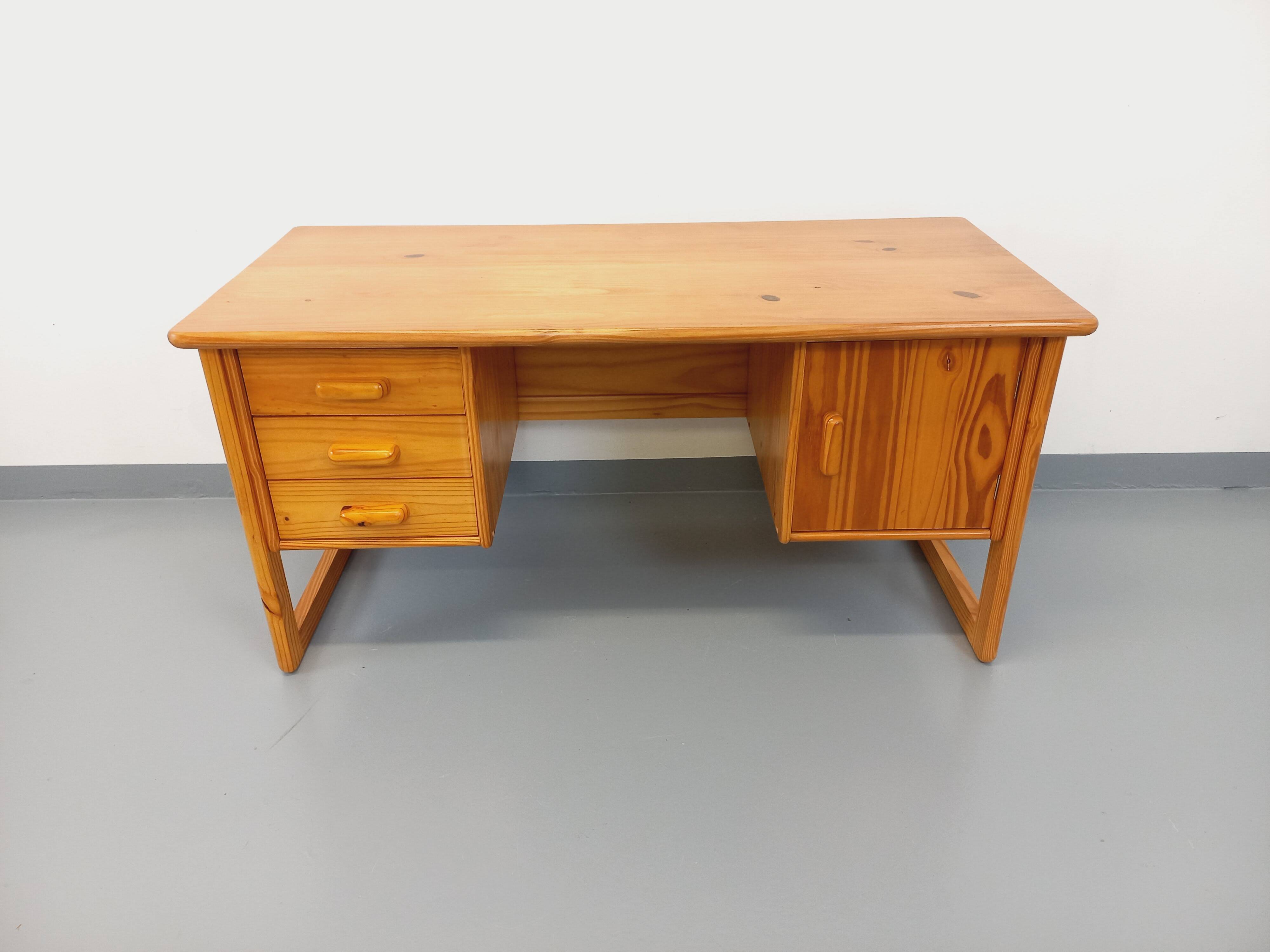 Vintage sled leg pine executive desk from the 60s-70s