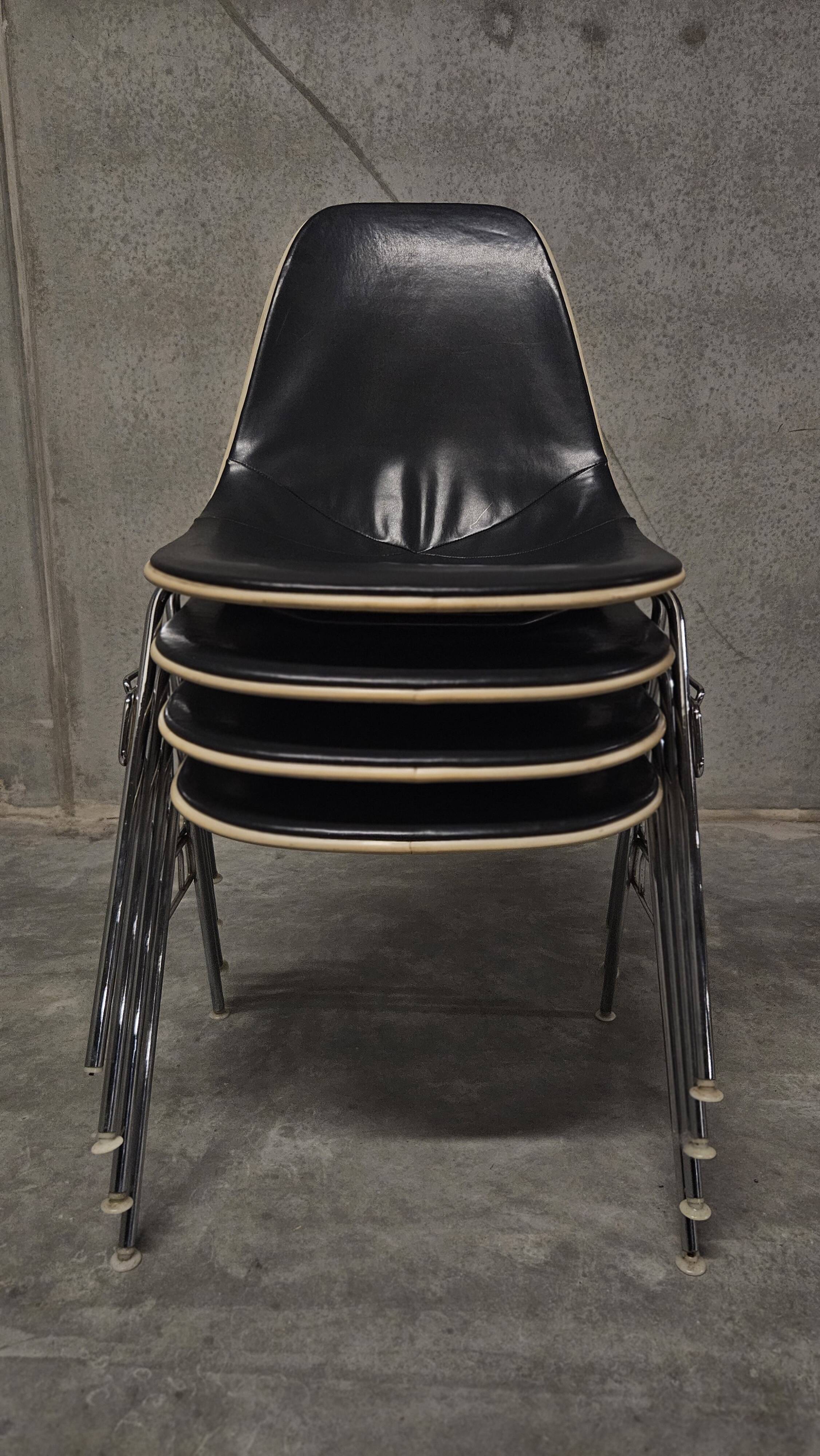 Eames chair by herman miller - model dss