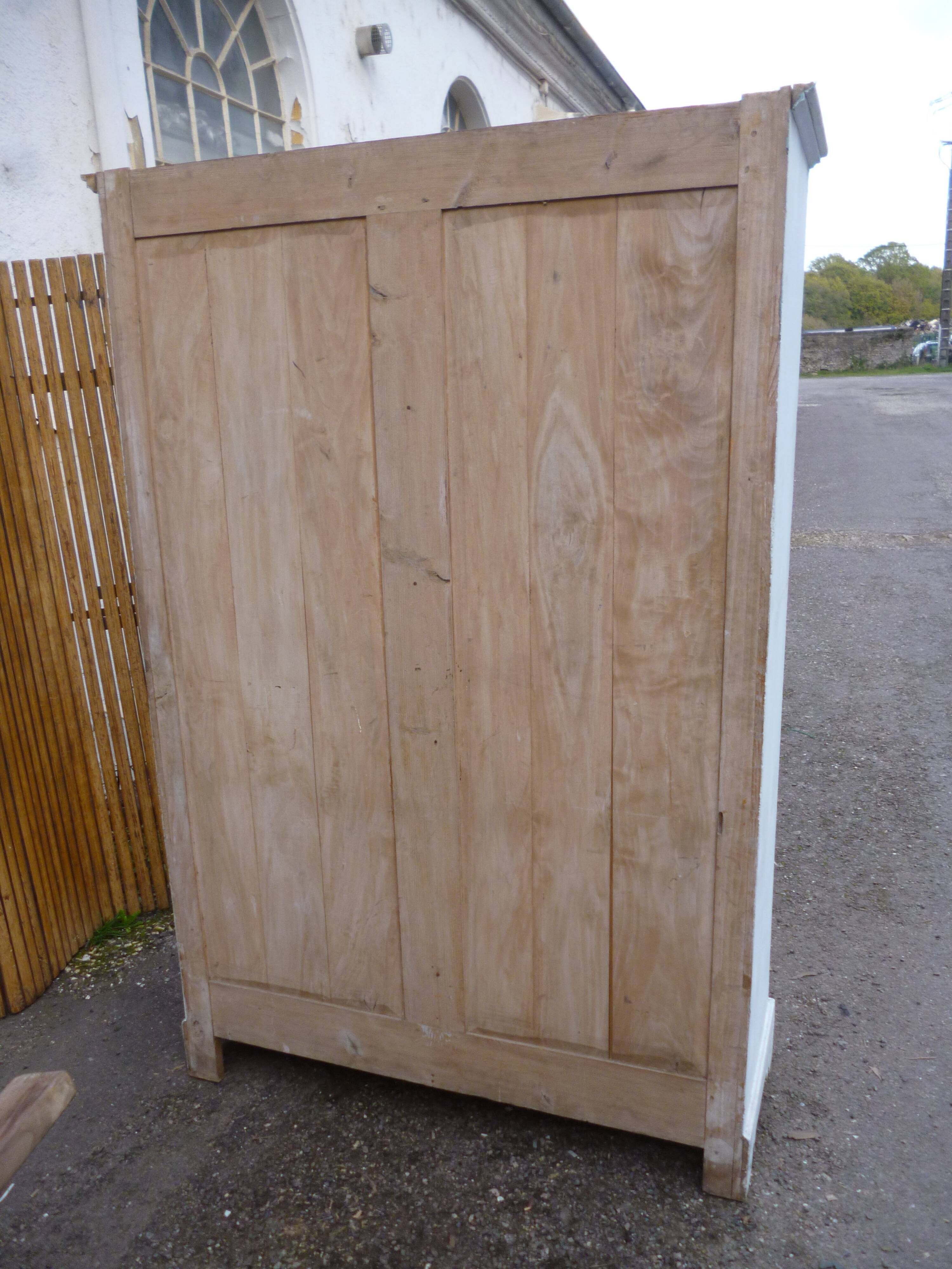 Vintage cabinet 2 doors antique patina