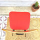 Chaise rouge et bois