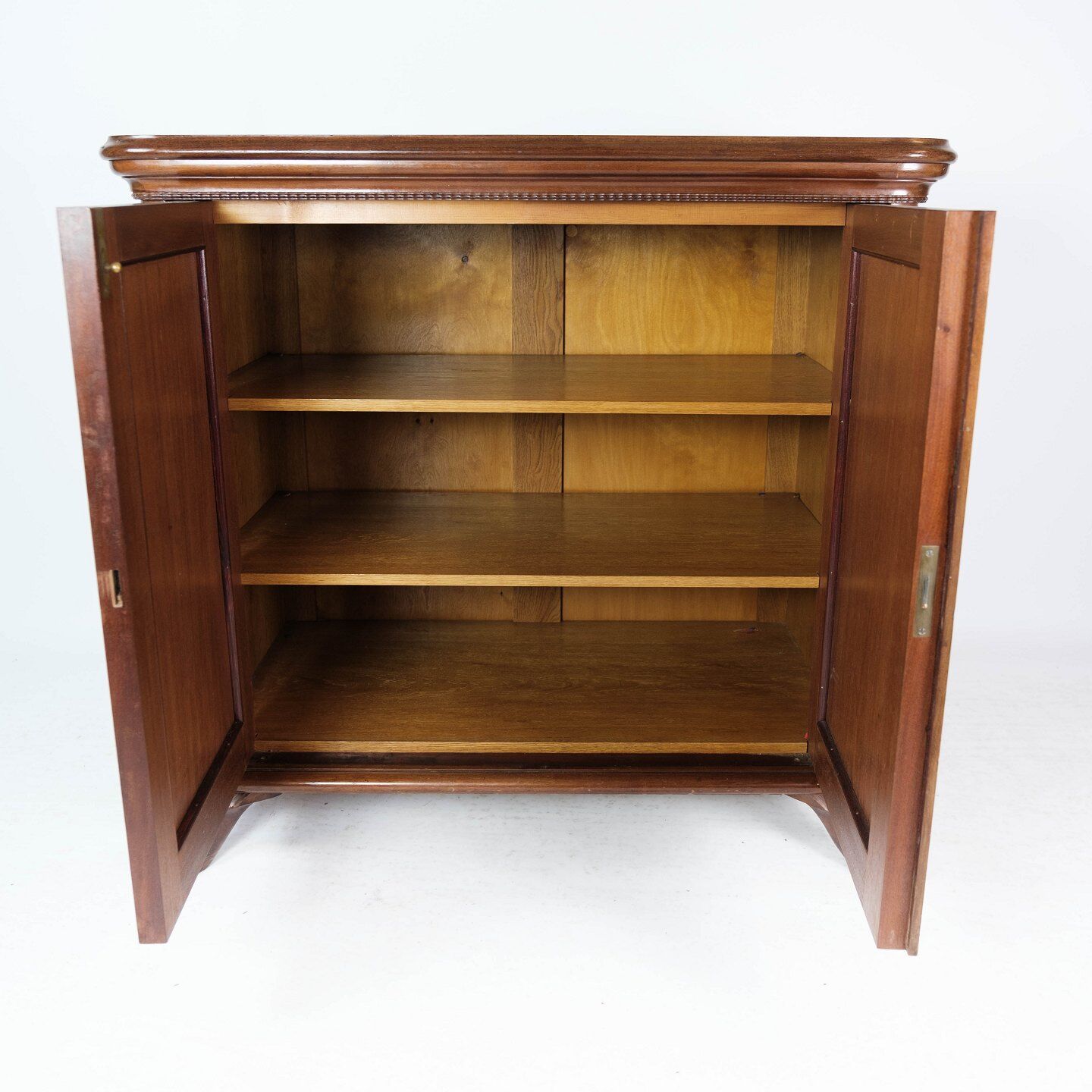 Mahogany standing cabinet
