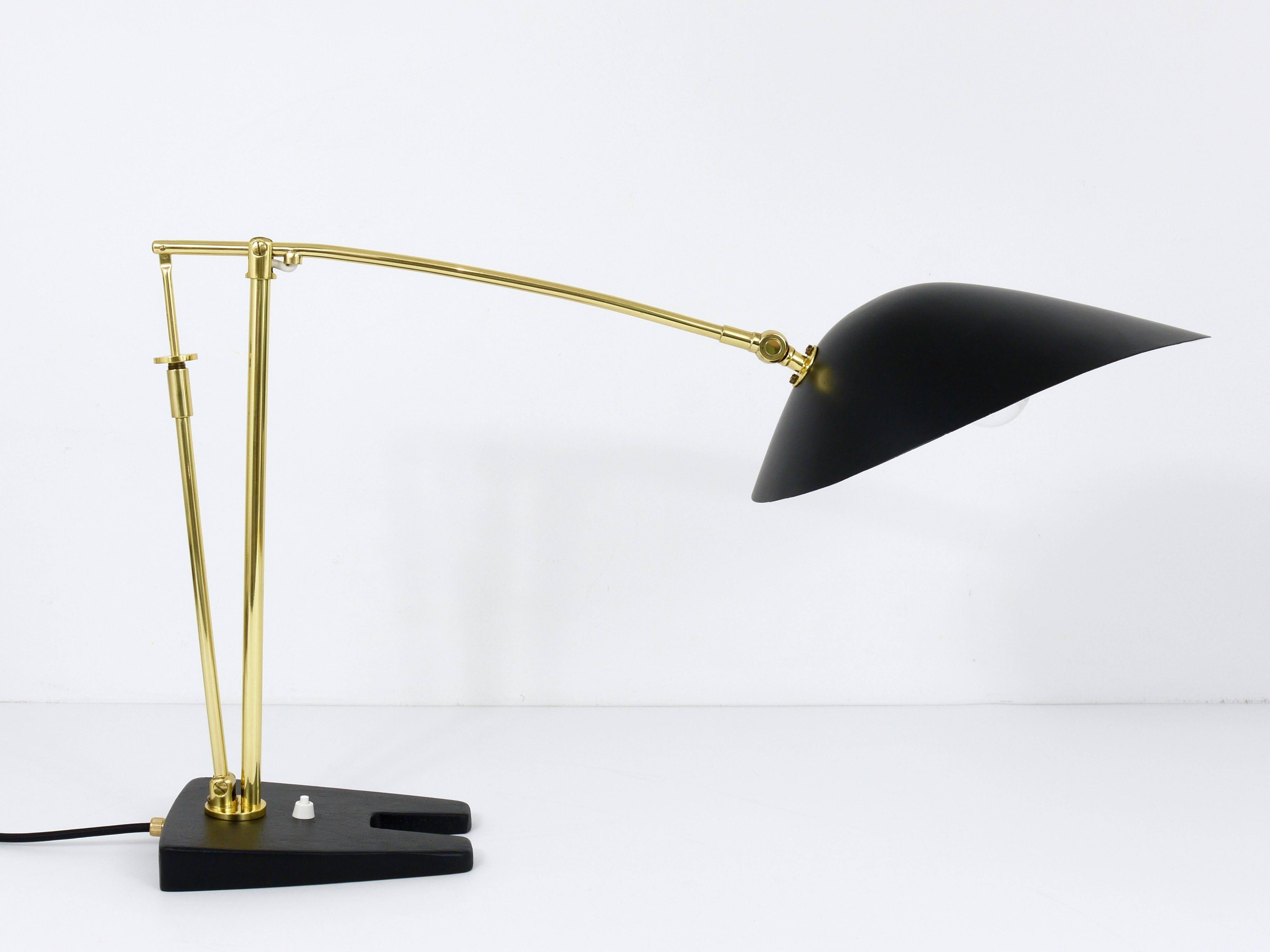 Articulated brass desk lamp in the style of Angelo Lelli, mid-century, Italy, 1950s.
