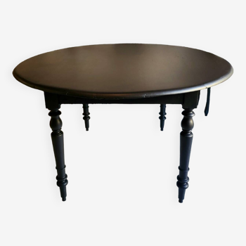 Round cherry table