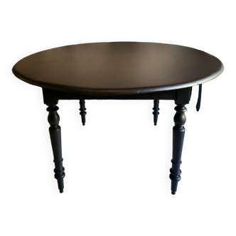 Round cherry table