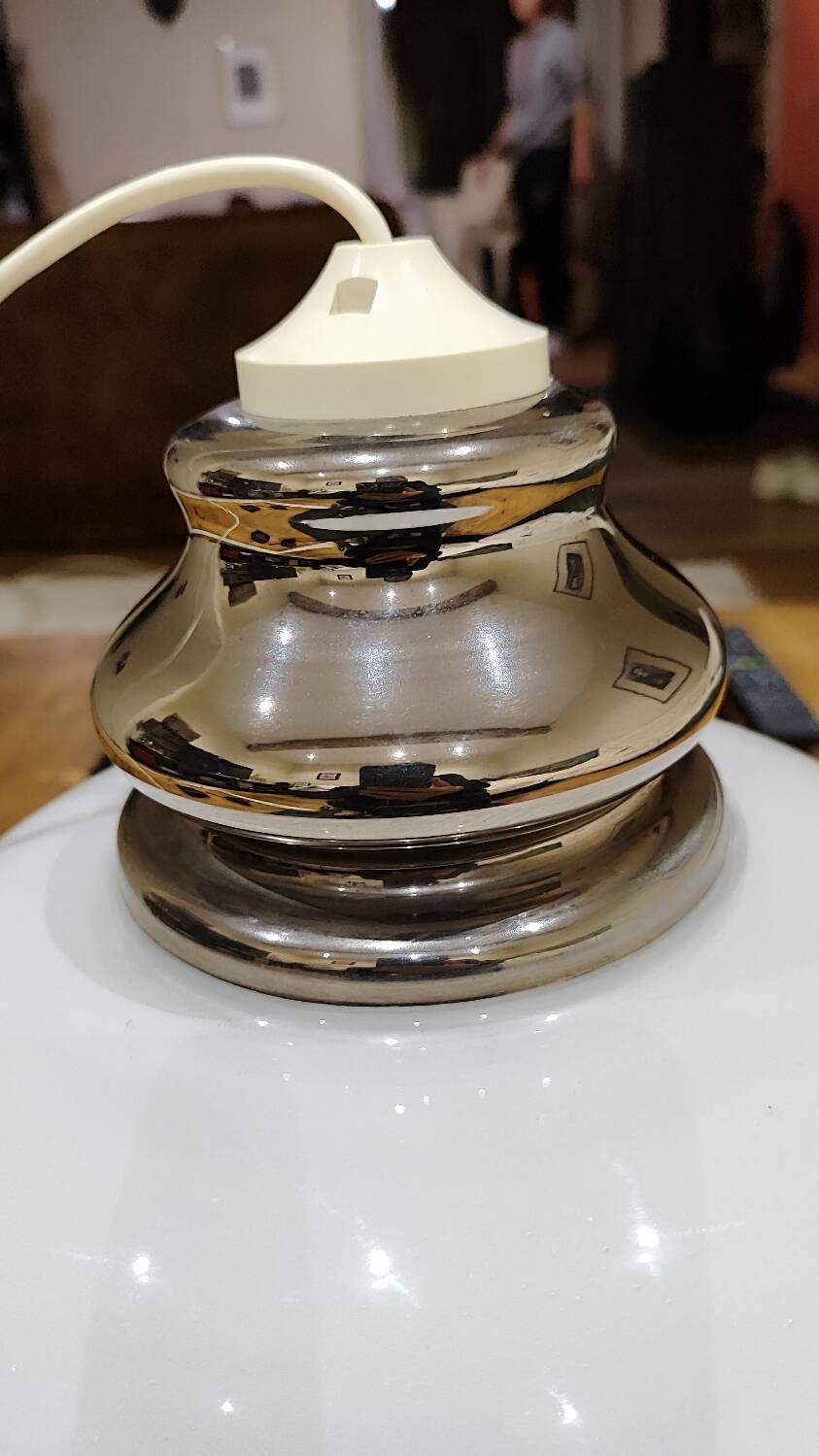 Space Age opaline suspension