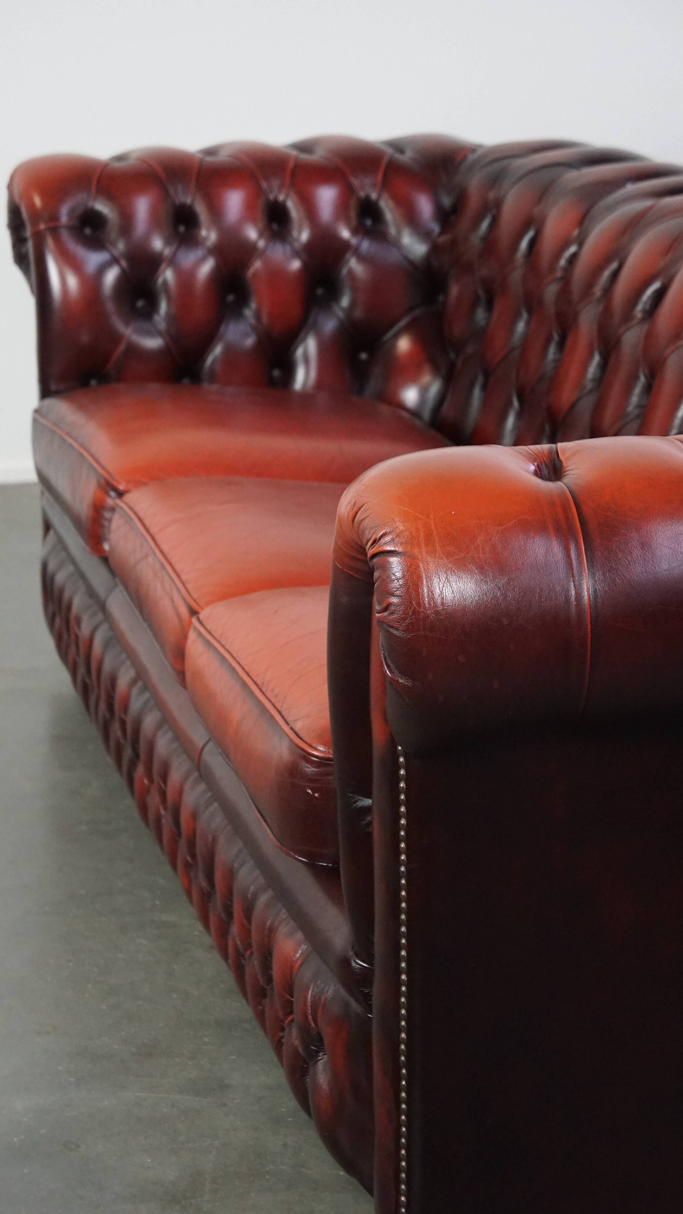 Spacious red English 2.5-seater cowhide leather chesterfield sofa