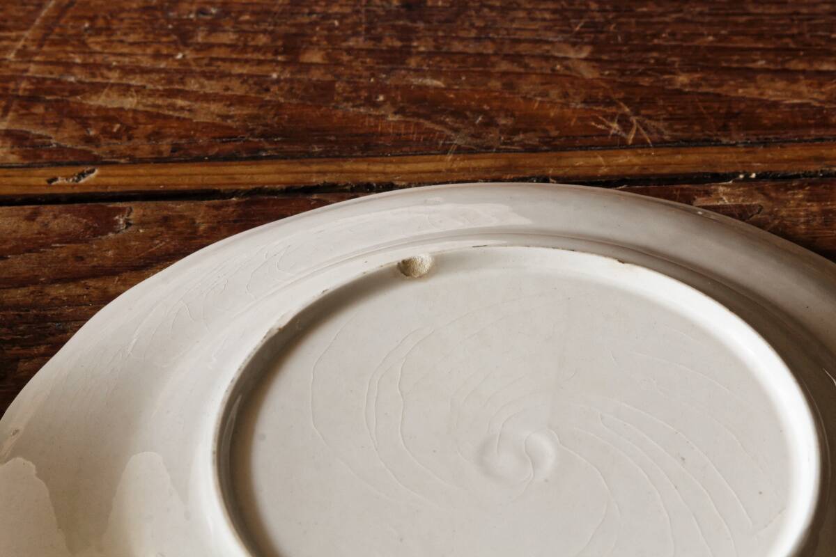 Set of 11 dessert plates in English earthenware.