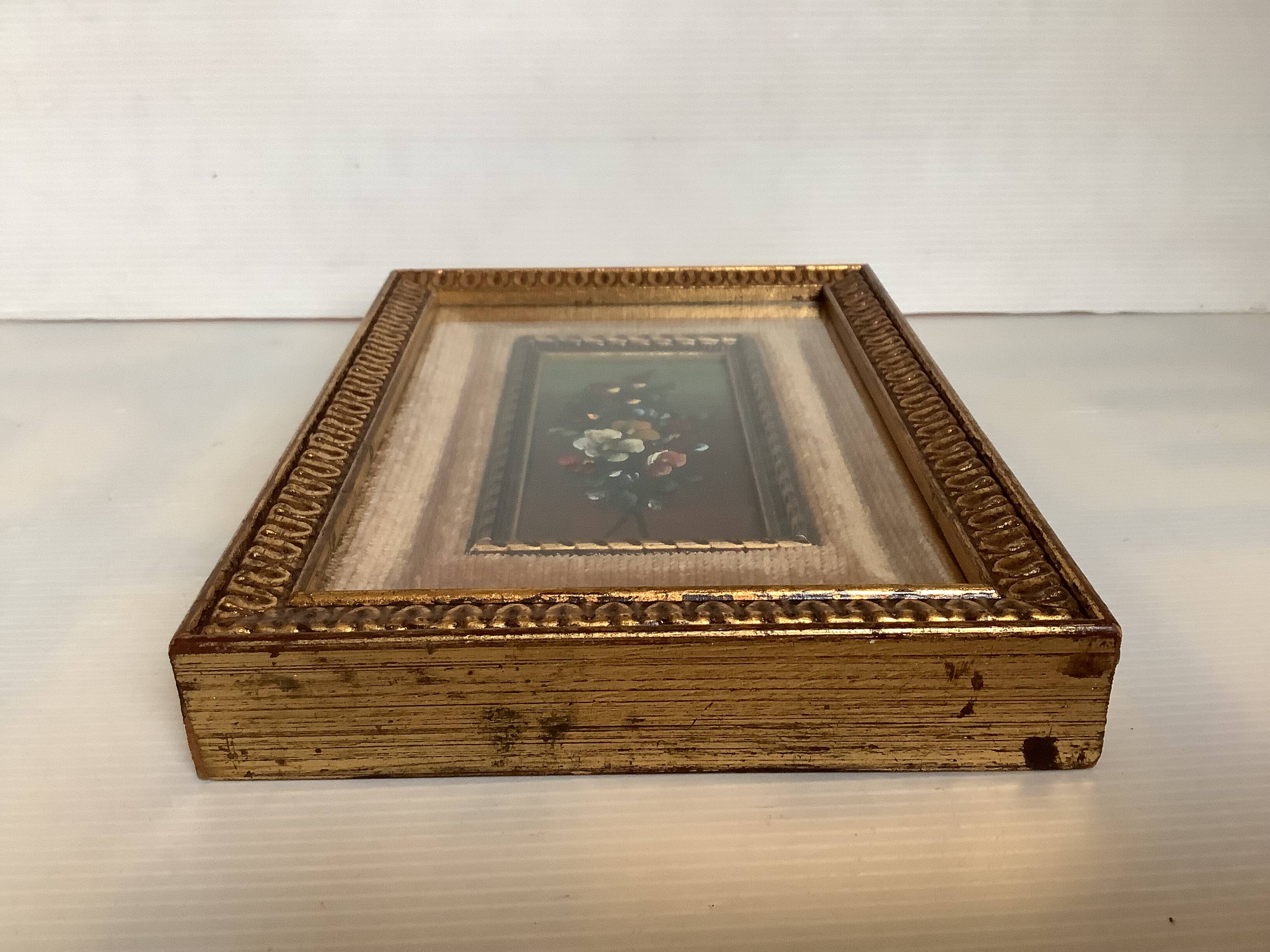 Cadre doré, huile sur panneau "bouquet de fleurs"