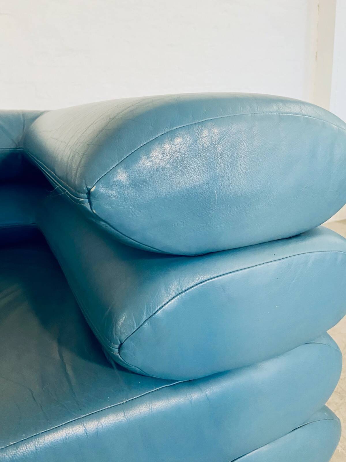 Chaise lounge suédoise vintage rétro en cuir turquoise
