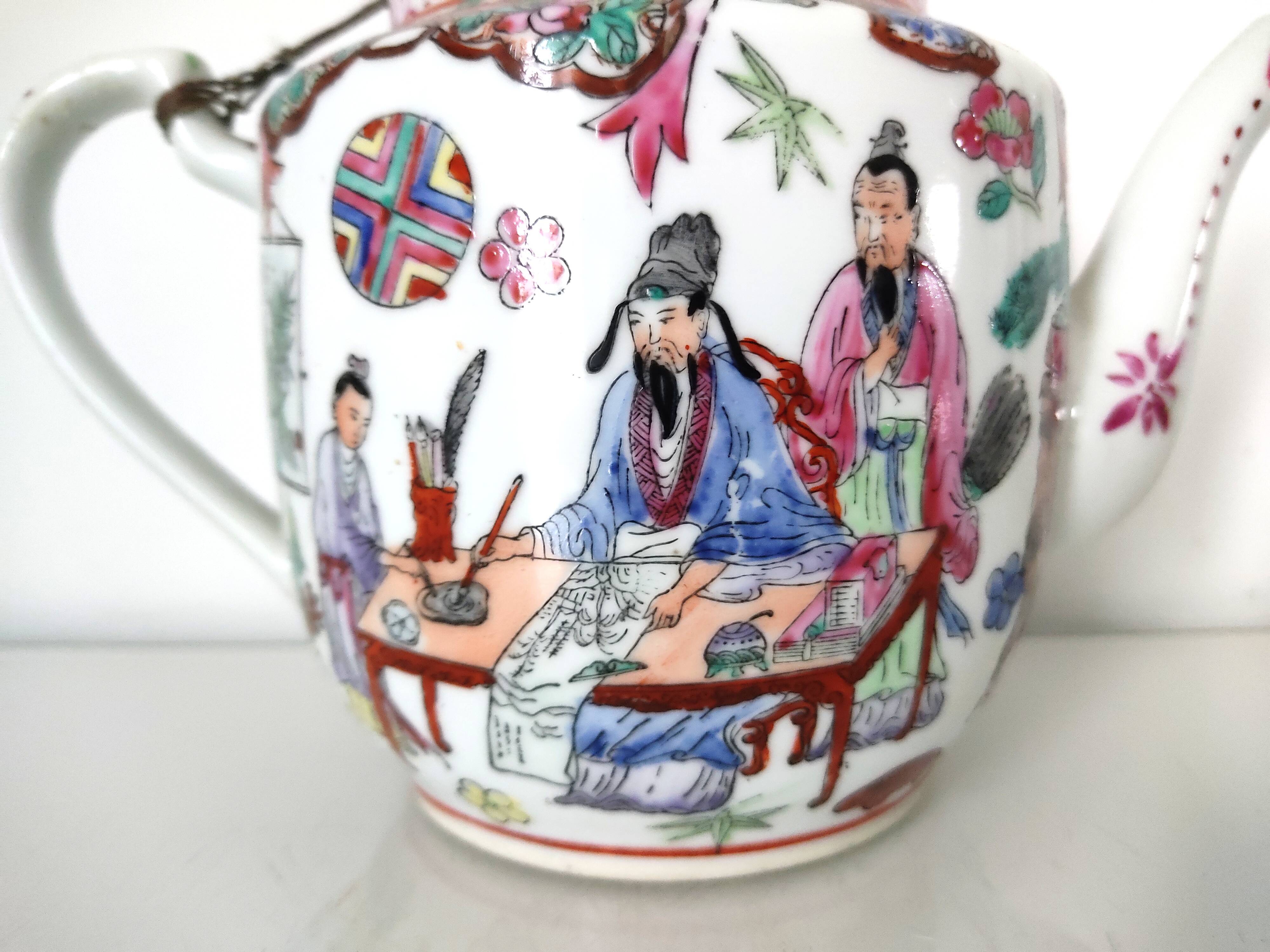 Théière porcelaine chinoise personnages fleurs