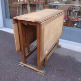 Folding table