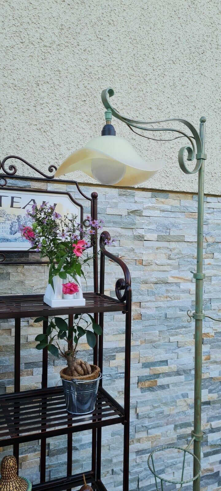 Lampadaire en fer forgé champêtre