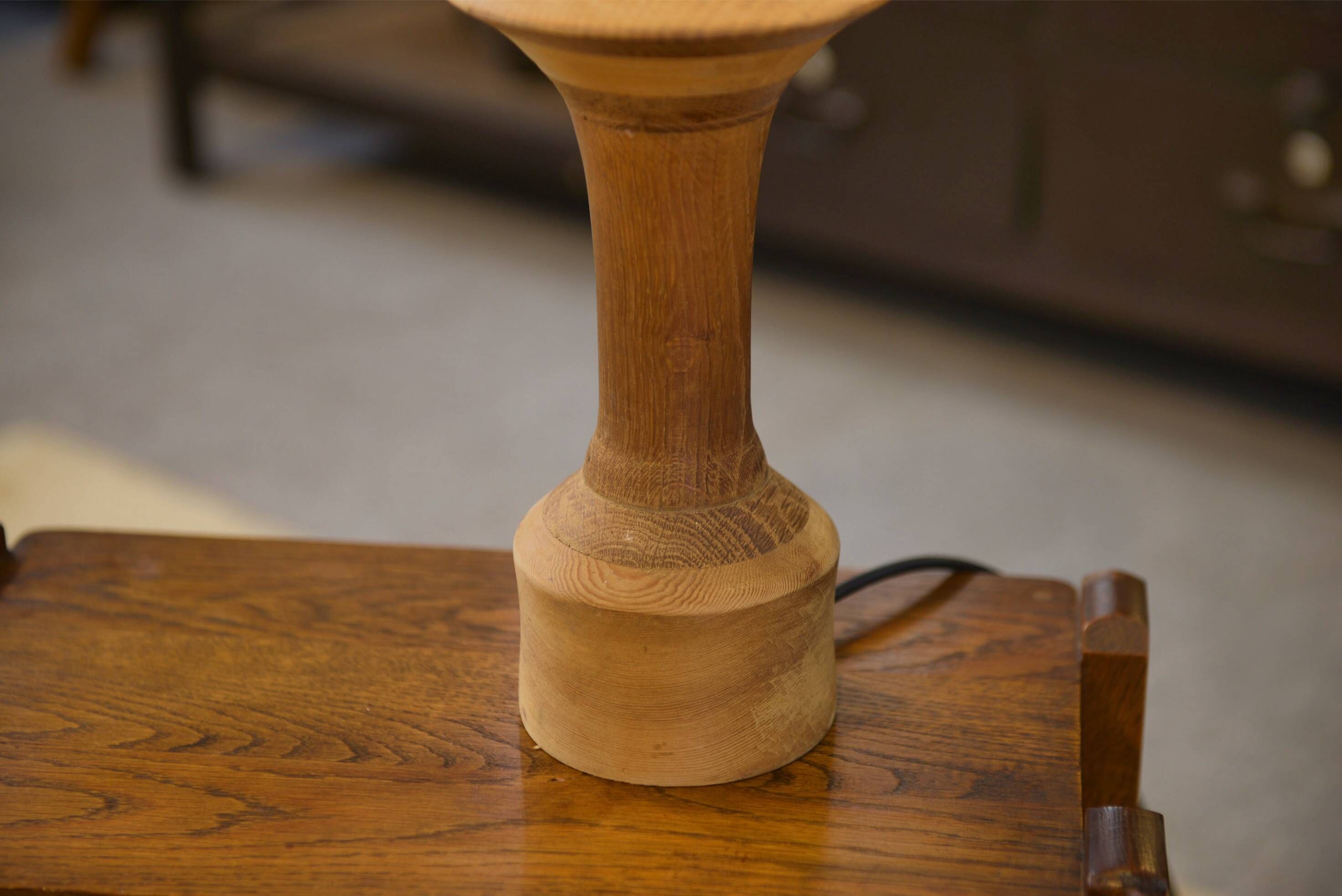 Lampe en chêne des années 1950