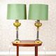 Paire de lampes de table vintage dans un style classique avec des bases décoratives et