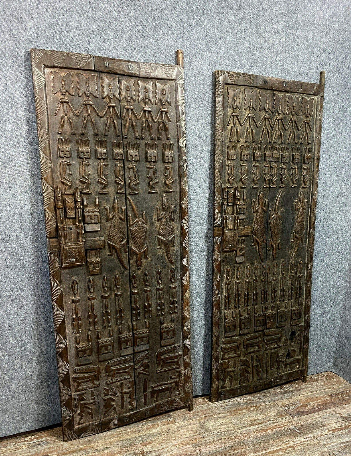 Central Africa around 1900 2 very large doors entirely carved iguanas,