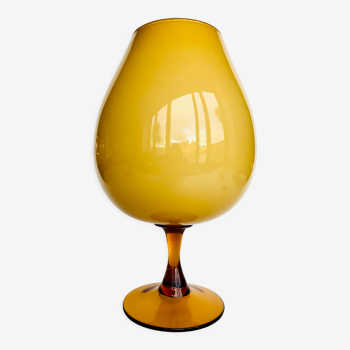 Vase en opaline de coloris miel et pied en verre de coloris caramel des années 60 70, Italie, Empoli